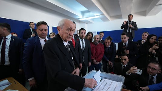 MHP Genel Başkanı Devlet Bahçeli, oyunu Ankara'da kullandı