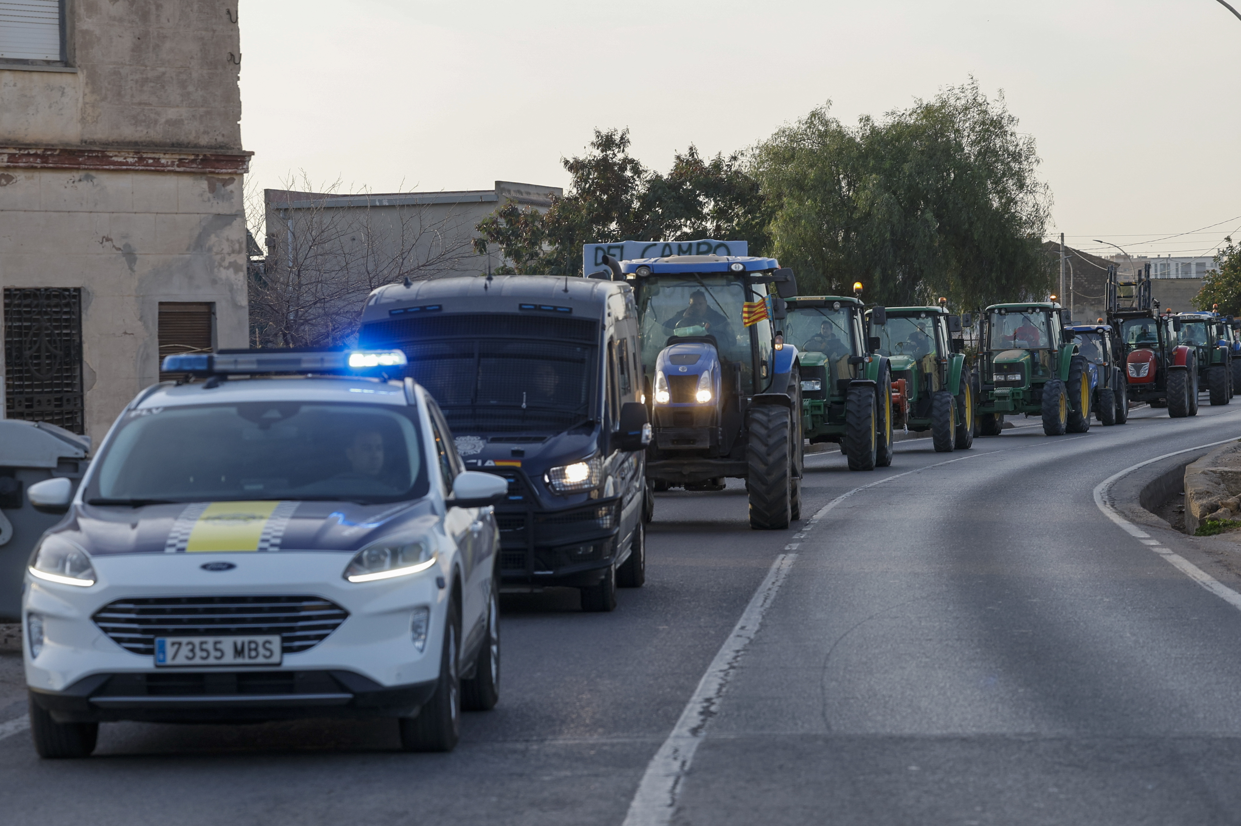 Huelga de tractores, en directo: carreteras cortadas en Madrid, Cataluña, Murcia, Valladolid, Valencia, Extremadura y el resto de España por las protestas de los agricultores hoy