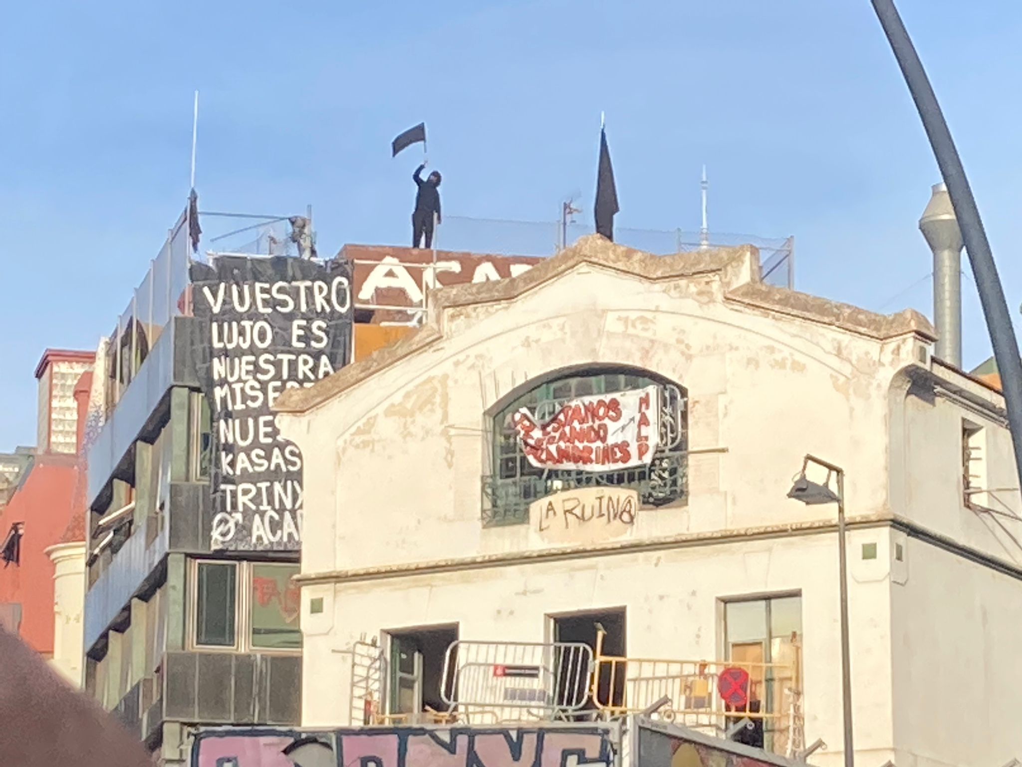 Desalojo de los okupas de Bonanova de Barcelona: últimas noticias de las casas okupadas hoy