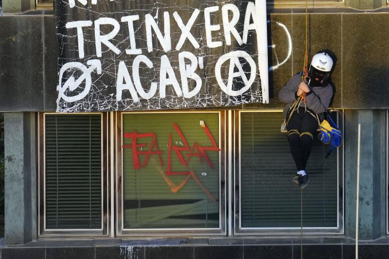 Desalojo de los okupas de Bonanova de Barcelona: últimas noticias de las casas okupadas hoy