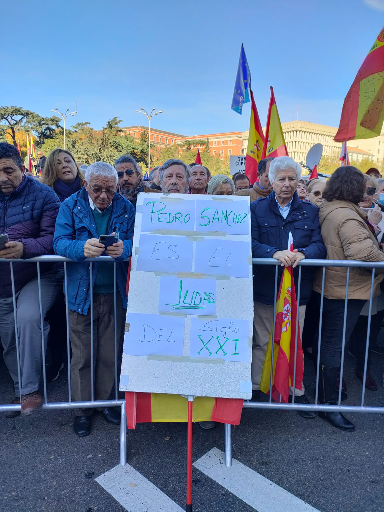 Protestas en Madrid contra la amnistía hoy: última hora de la manifestación en Cibeles y en Ferraz en directo