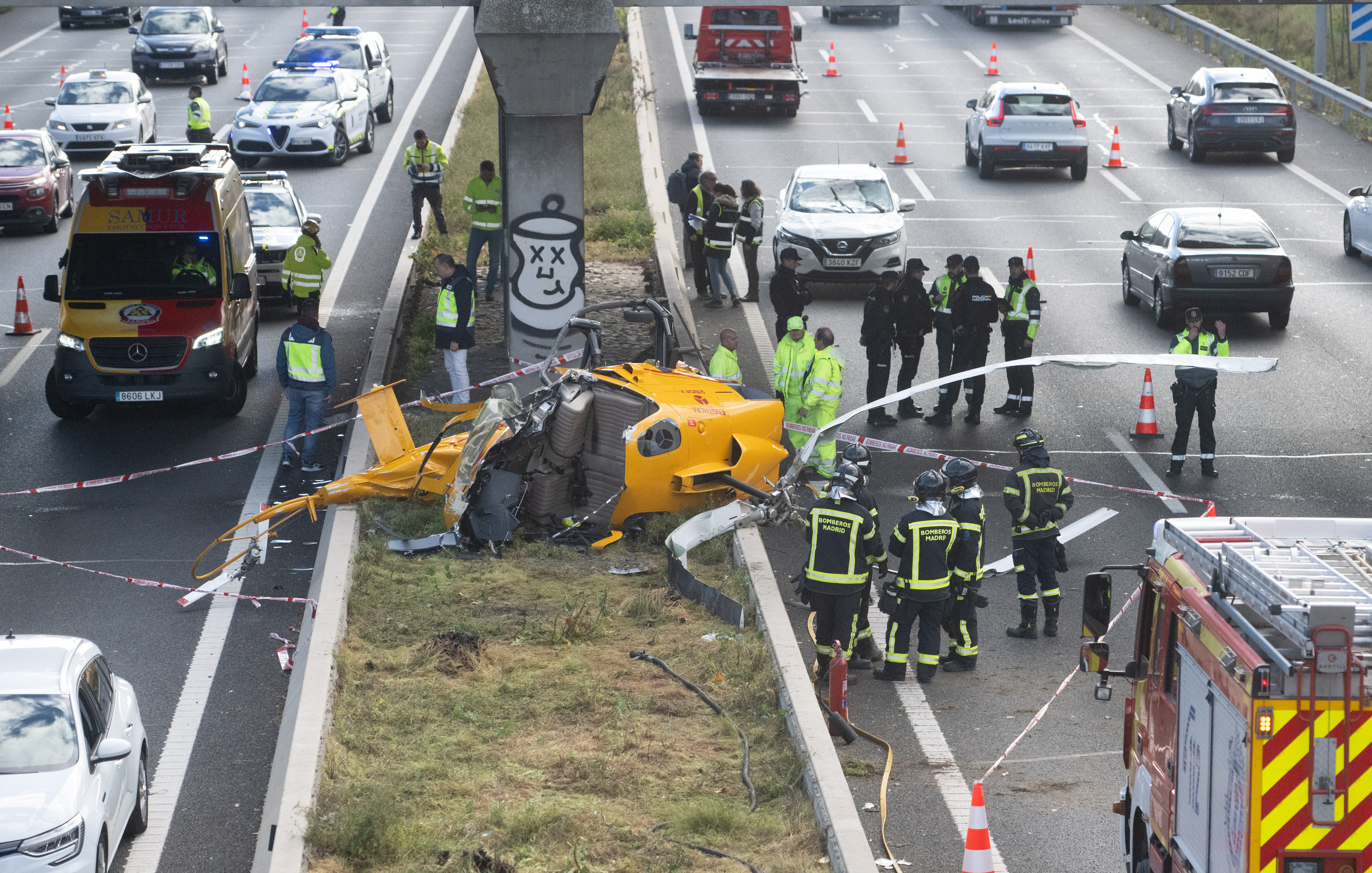 Accidente de helicóptero en la M-40 de Madrid, en directo: número de heridos, causas, cortes de tráfico y última hora hoy