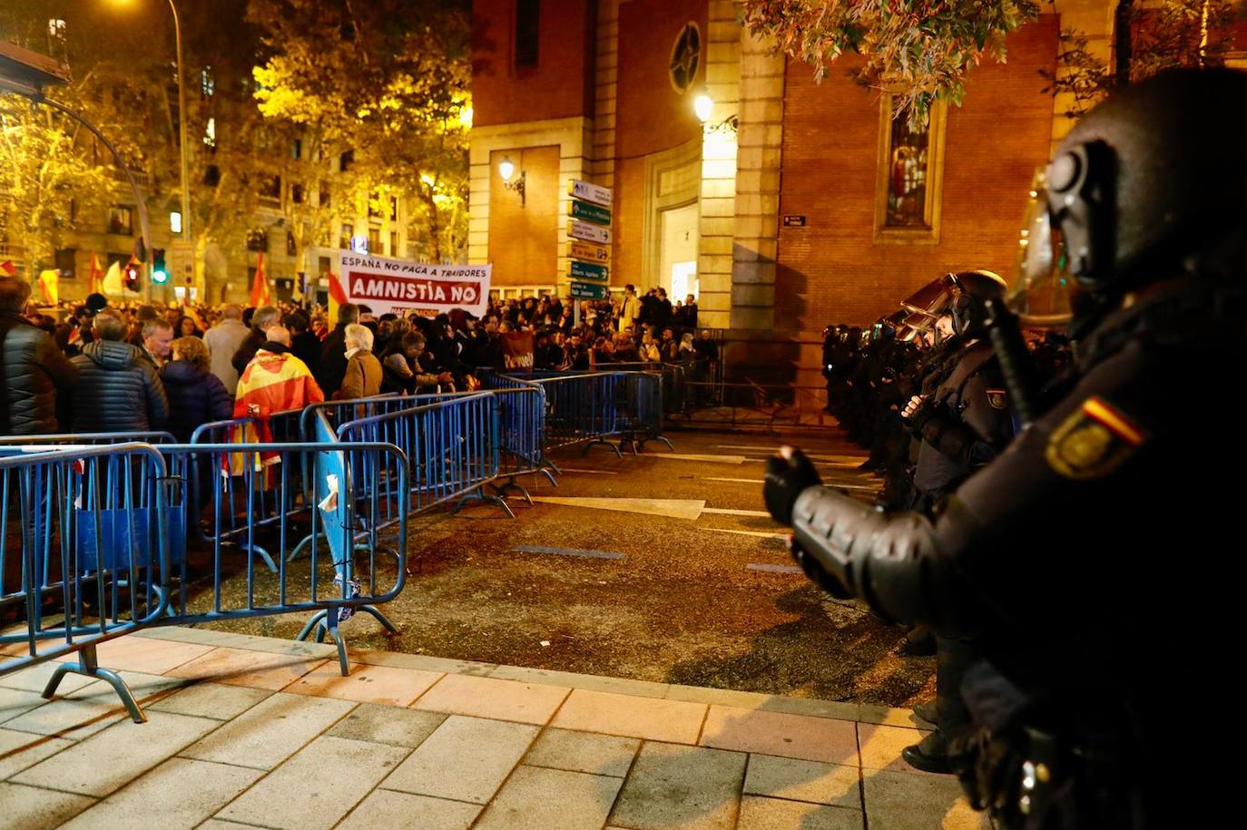 Manifestación contra la amnistía en Ferraz, cortes en Gran Vía, y protestas en el resto de sedes del PSOE hoy, en directo: última hora en Madrid y el resto de España