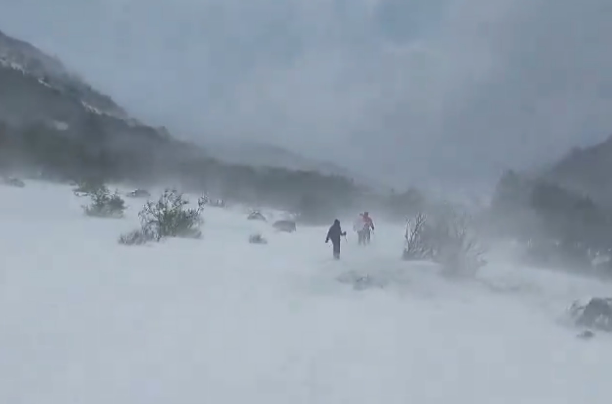 Temporal en España, en directo: carreteras cortadas y avisos por viento y  nieve en Madrid, País