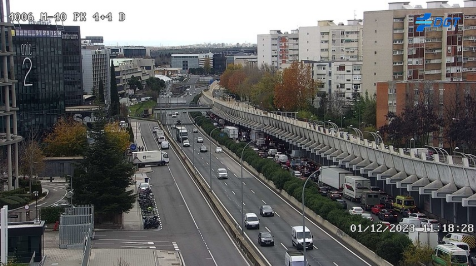 Accidente de helicóptero en la M-40 de Madrid, en directo: número de heridos, causas, cortes de tráfico y última hora hoy