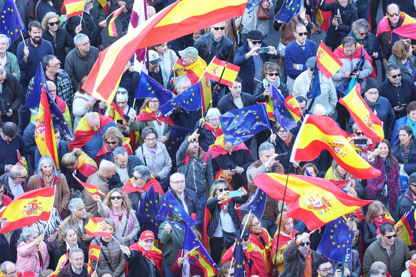 Protestas en Madrid contra la amnistía hoy: última hora de la manifestación en Cibeles y en Ferraz en directo