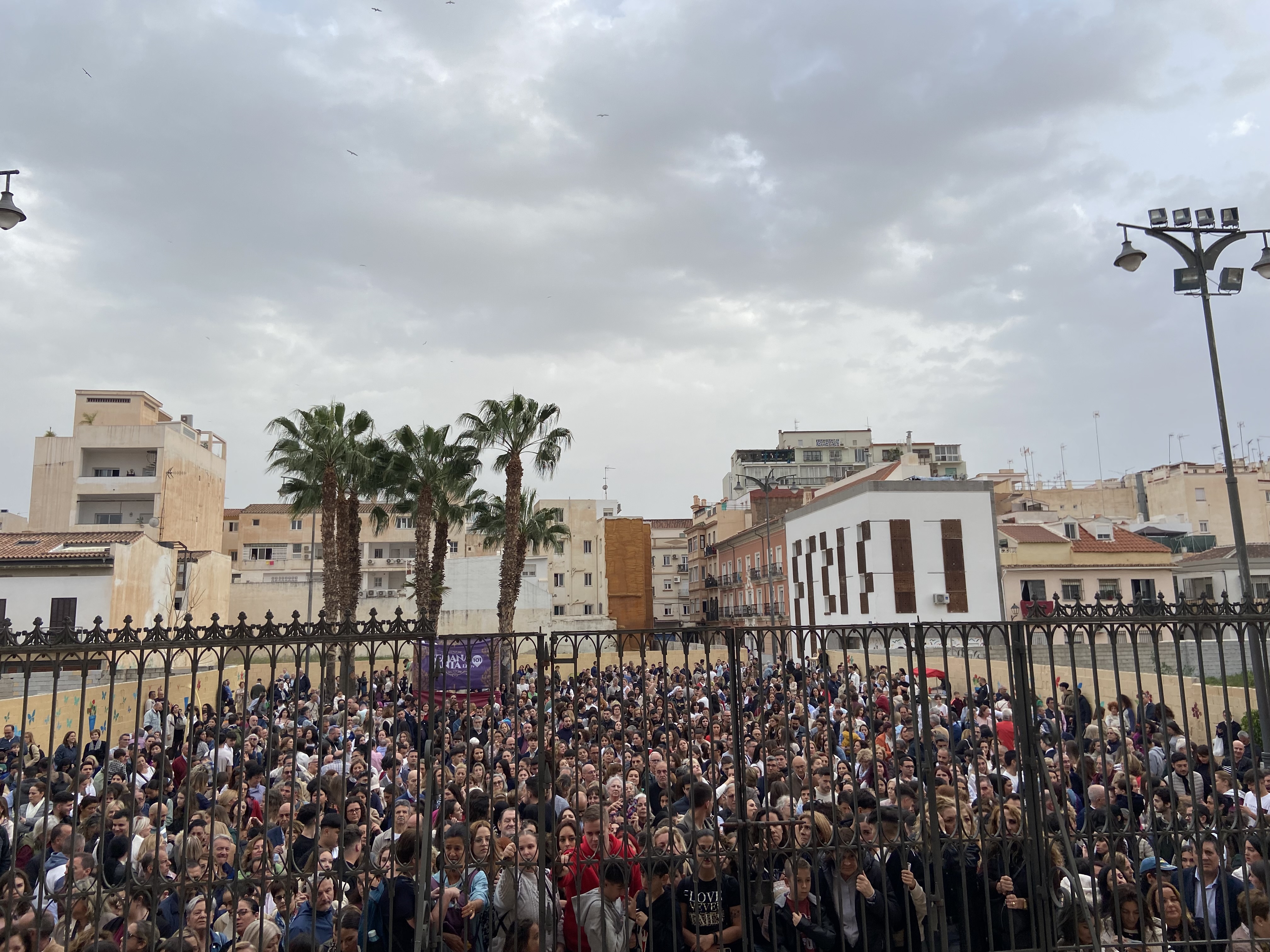 La lluvia afecta a dos procesiones y empaña un Domingo de Ramos sin seis cofradías en la calle
