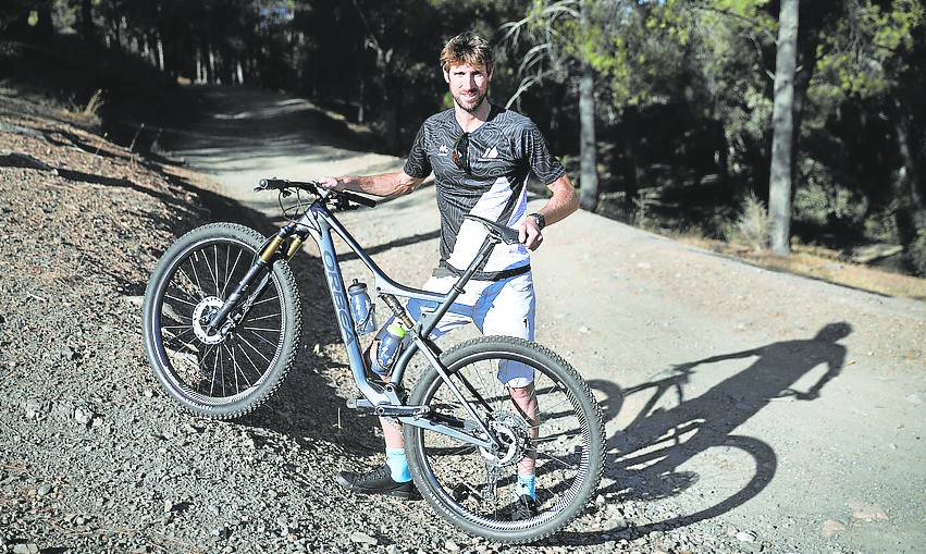 Brillante pregón y puesta de largo del cartel de la Cofradía de los Verdes de Alhaurín de la Torre