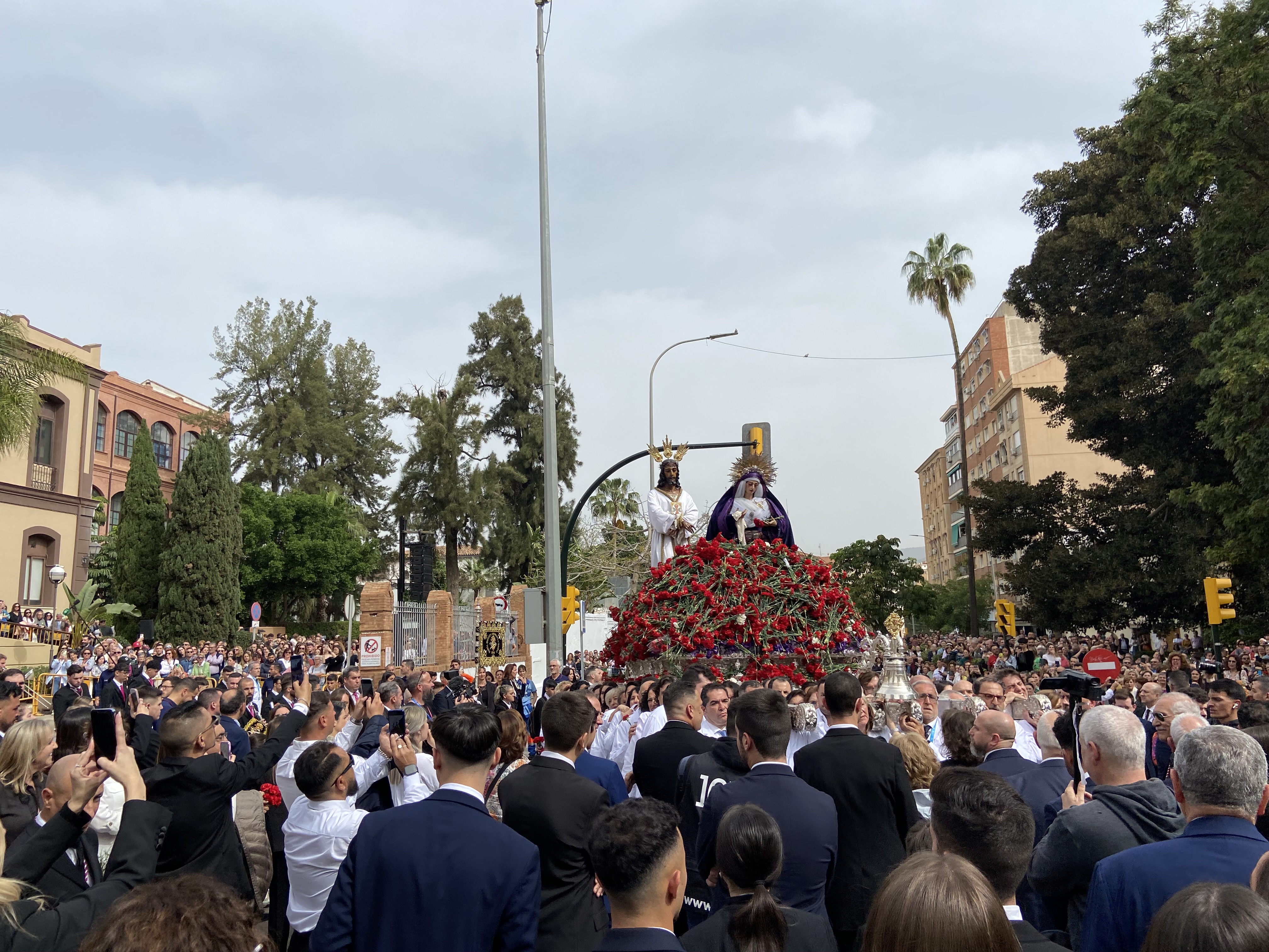 Directo | Málaga vive un intenso Sábado de Pasión de traslados en Málaga