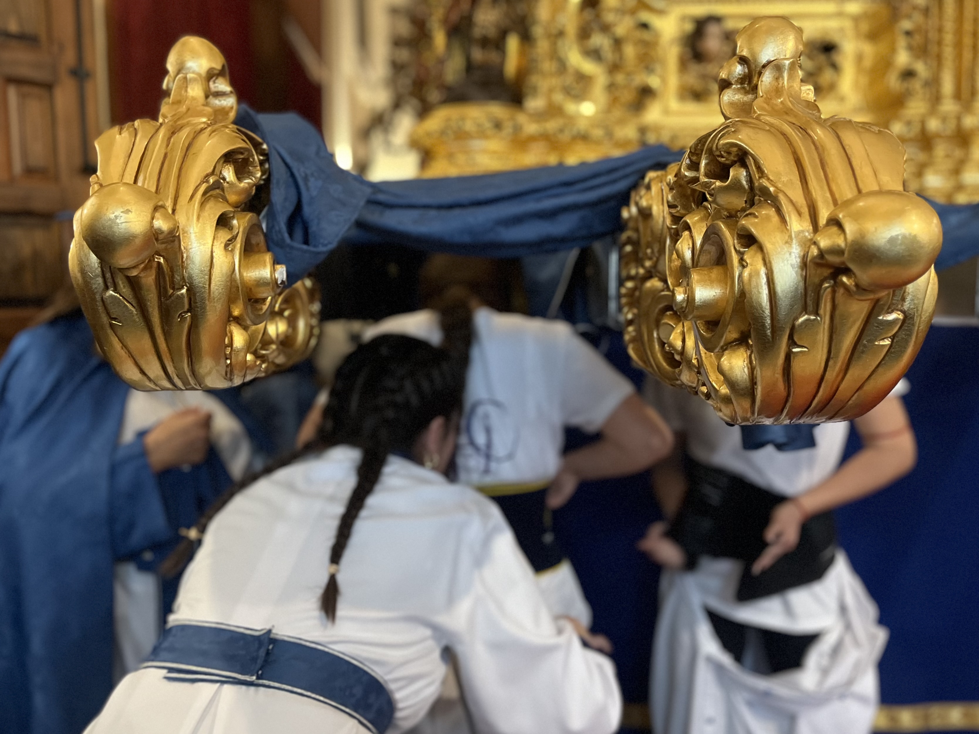 La lluvia afecta a dos procesiones y empaña un Domingo de Ramos sin seis cofradías en la calle
