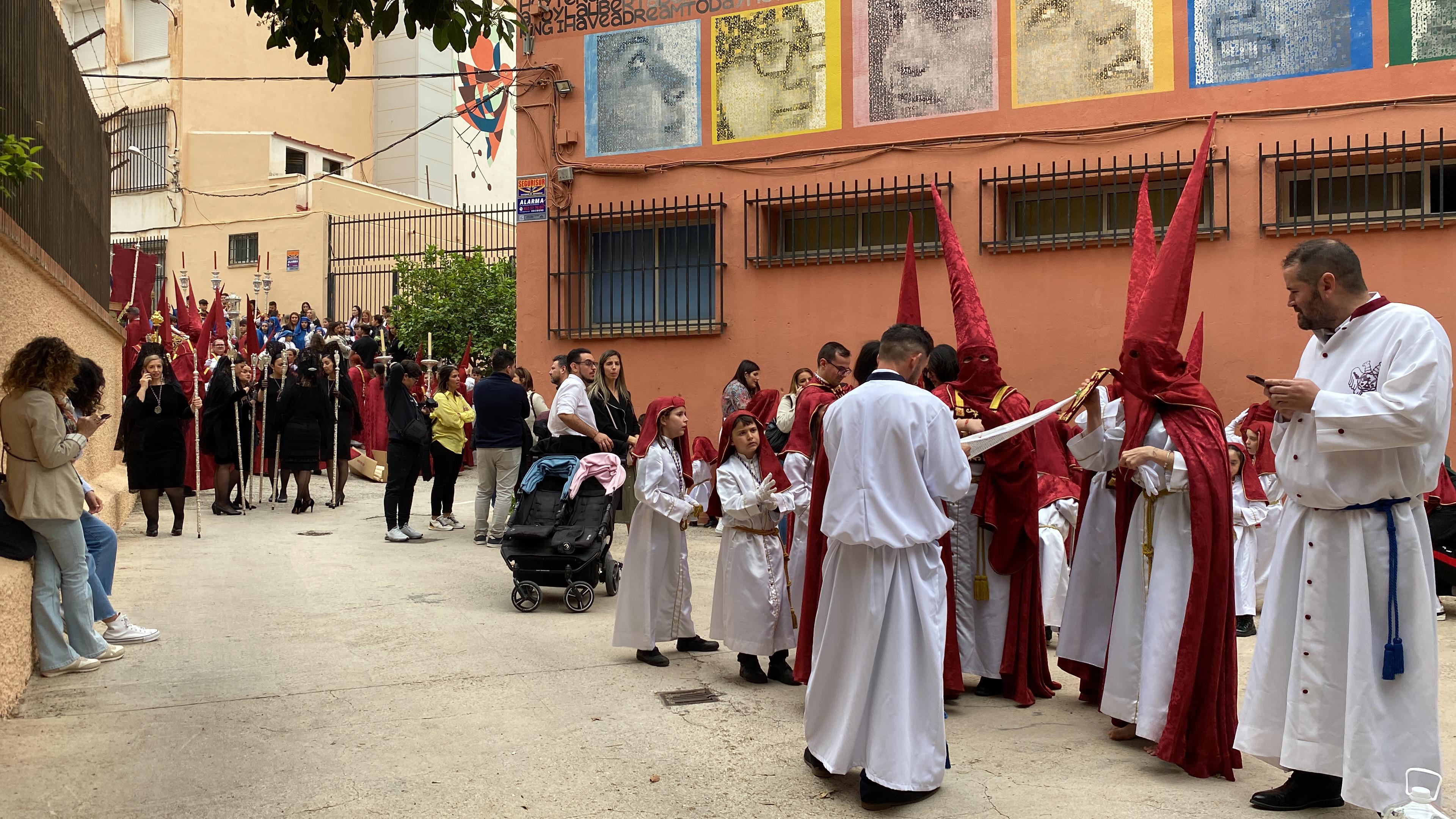 La lluvia afecta a dos procesiones y empaña un Domingo de Ramos sin seis cofradías en la calle