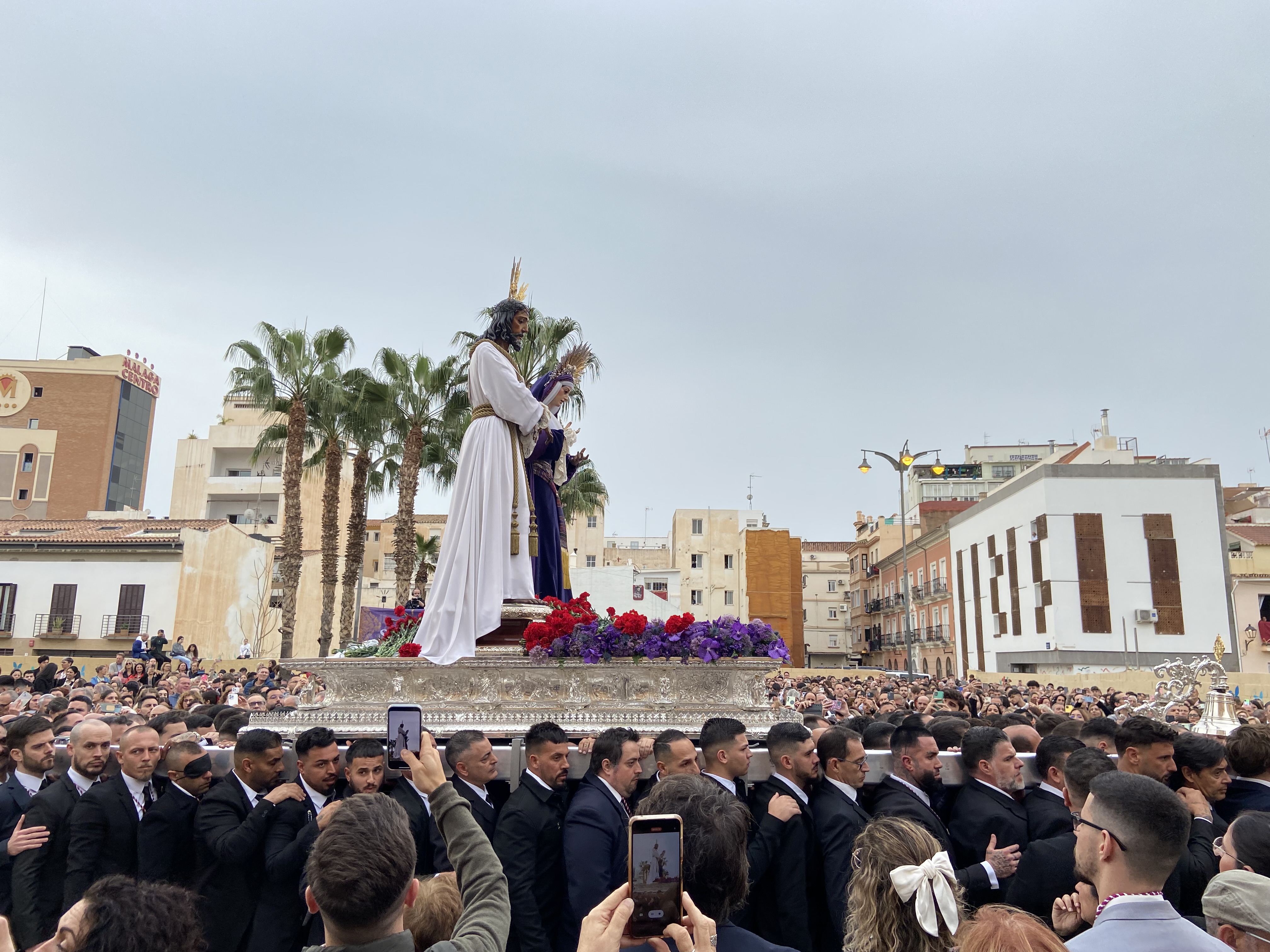 Directo | Málaga vive un intenso Sábado de Pasión de traslados en Málaga