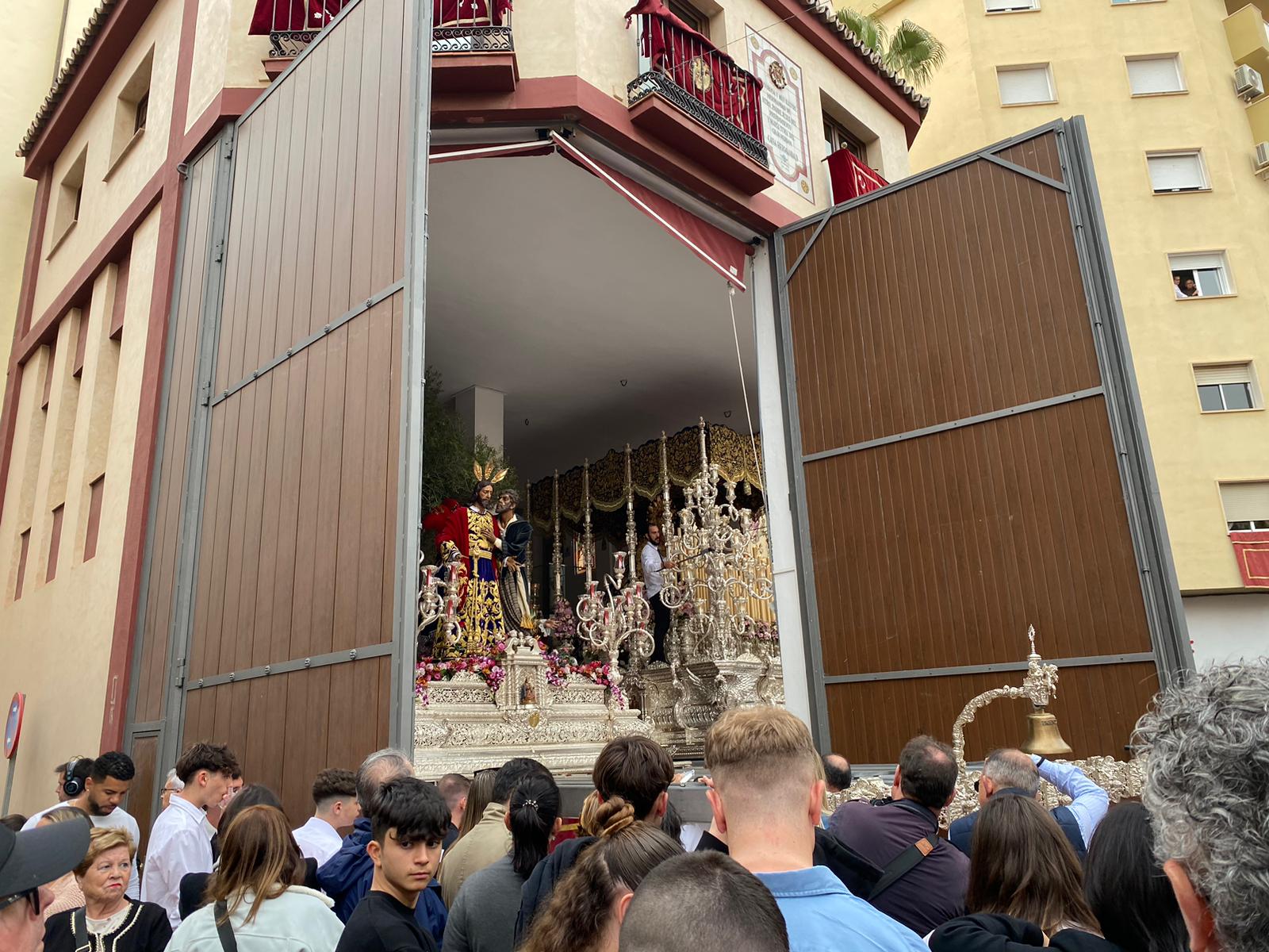 La lluvia afecta a dos procesiones y empaña un Domingo de Ramos sin seis cofradías en la calle
