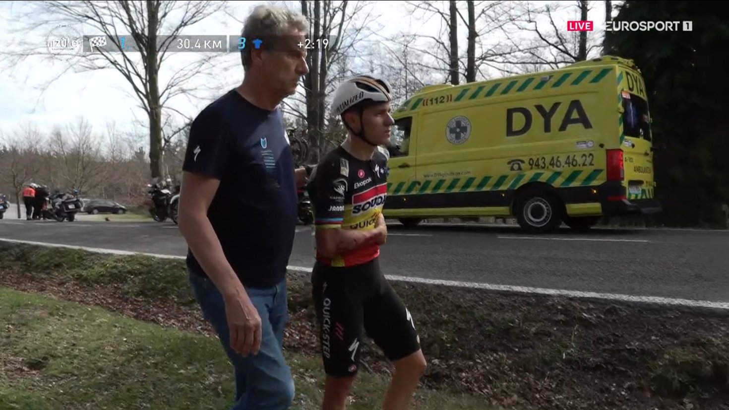 Jueves negro en la Itzulia: Vingegaard, Evenepoel y Roglic, los tres favoritos, abandonan tras una gravísima caída