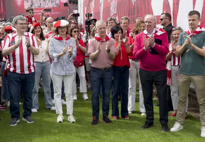 Las horas posteriores al triunfo del Athletic en la Copa, en directo: la gabarra se preparará este lunes para salir a la ría el jueves