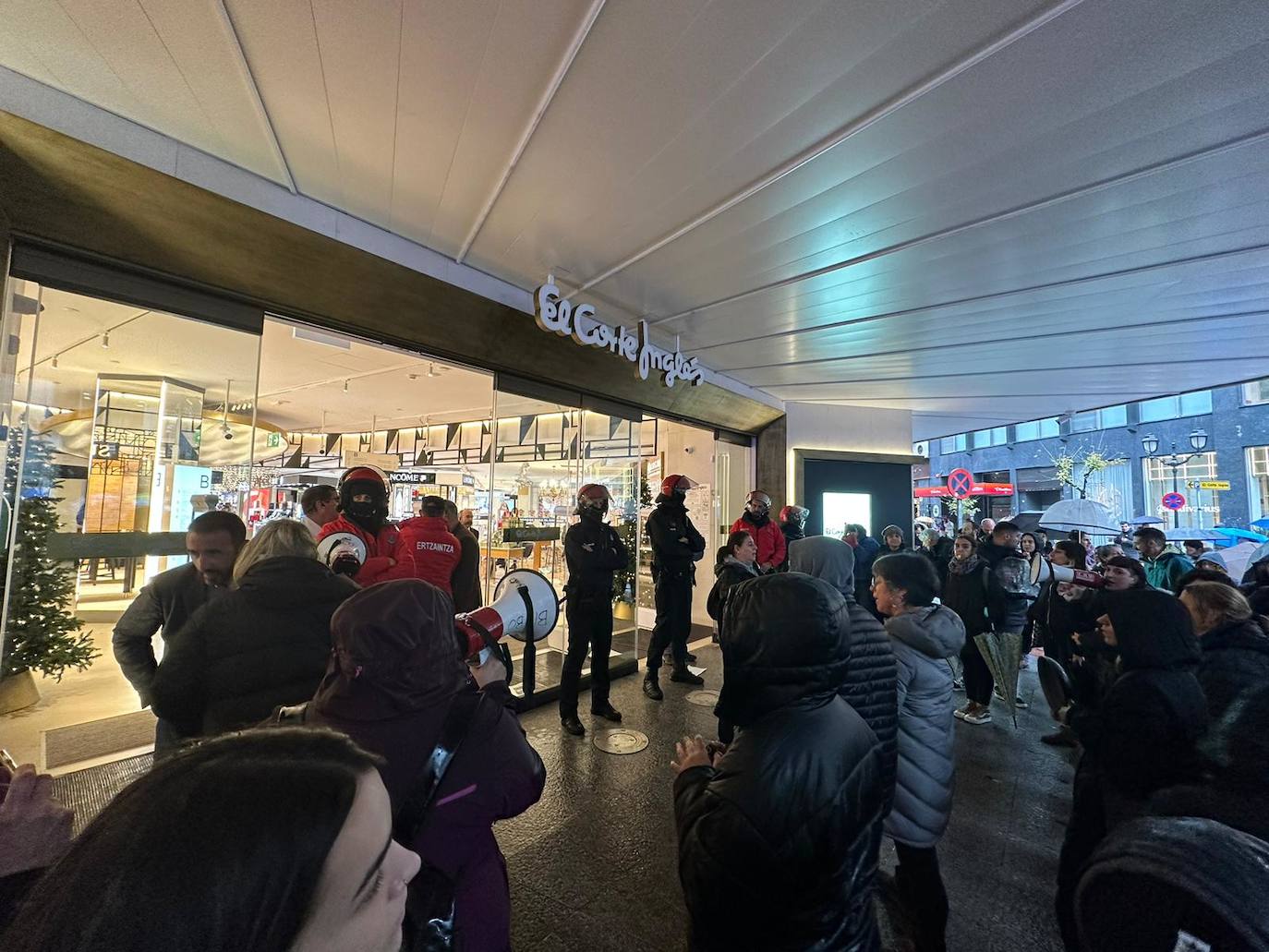 Huelga feminista: sigue en directo el estado del tráfico por los cortes en los accesos a Bilbao