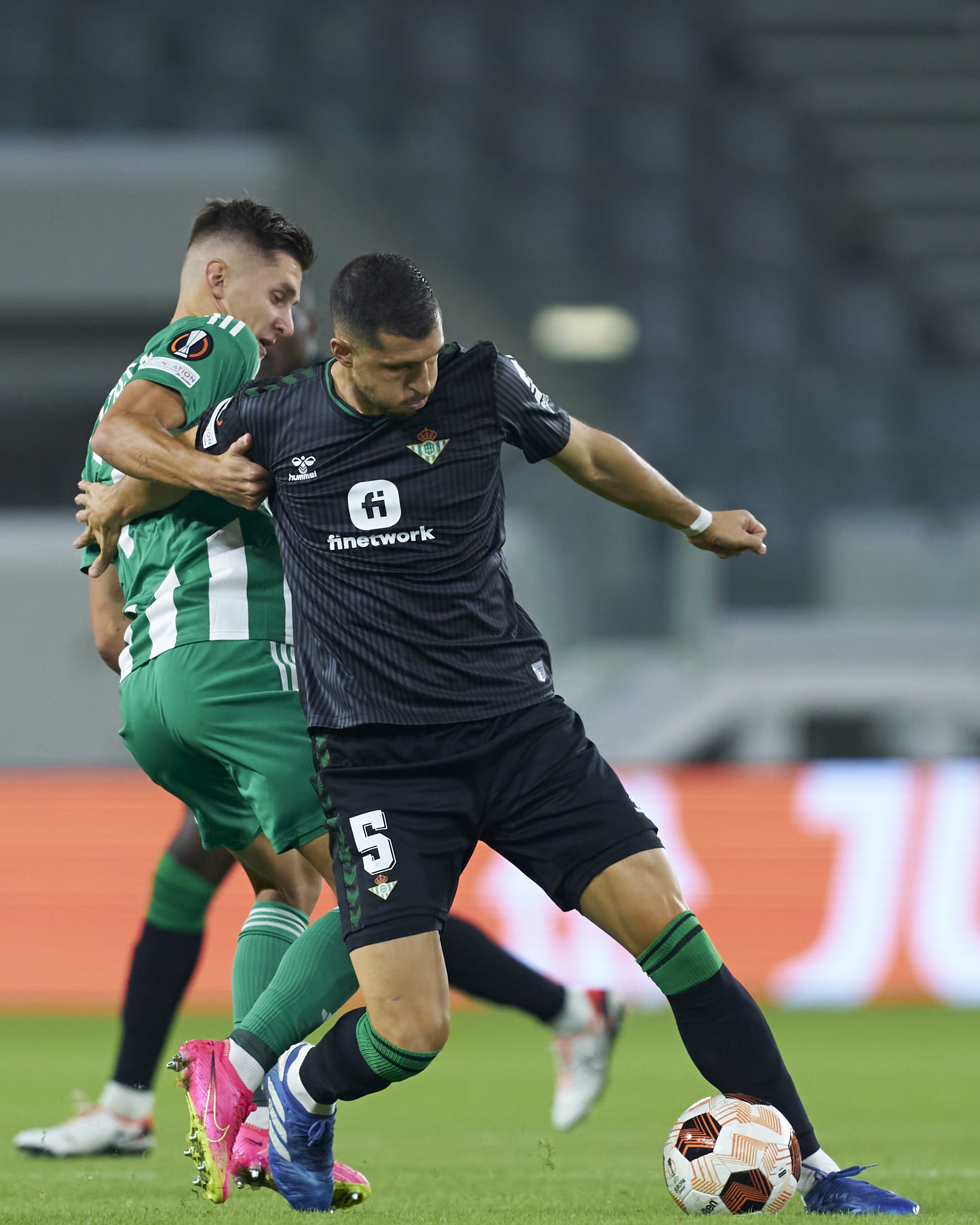 BUFANDA FUTBOL OFICIAL UEFA EUROPA LEAGUE 2023-24 REAL BETIS vs ARIS  LIMASSOL