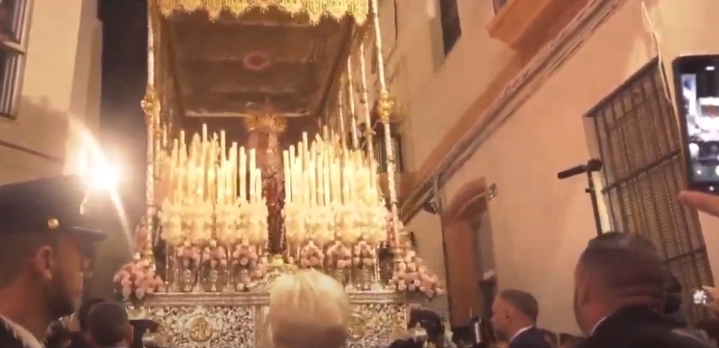 Jueves Santo en Cádiz, en directo: el Nazareno, con la de idea de salir