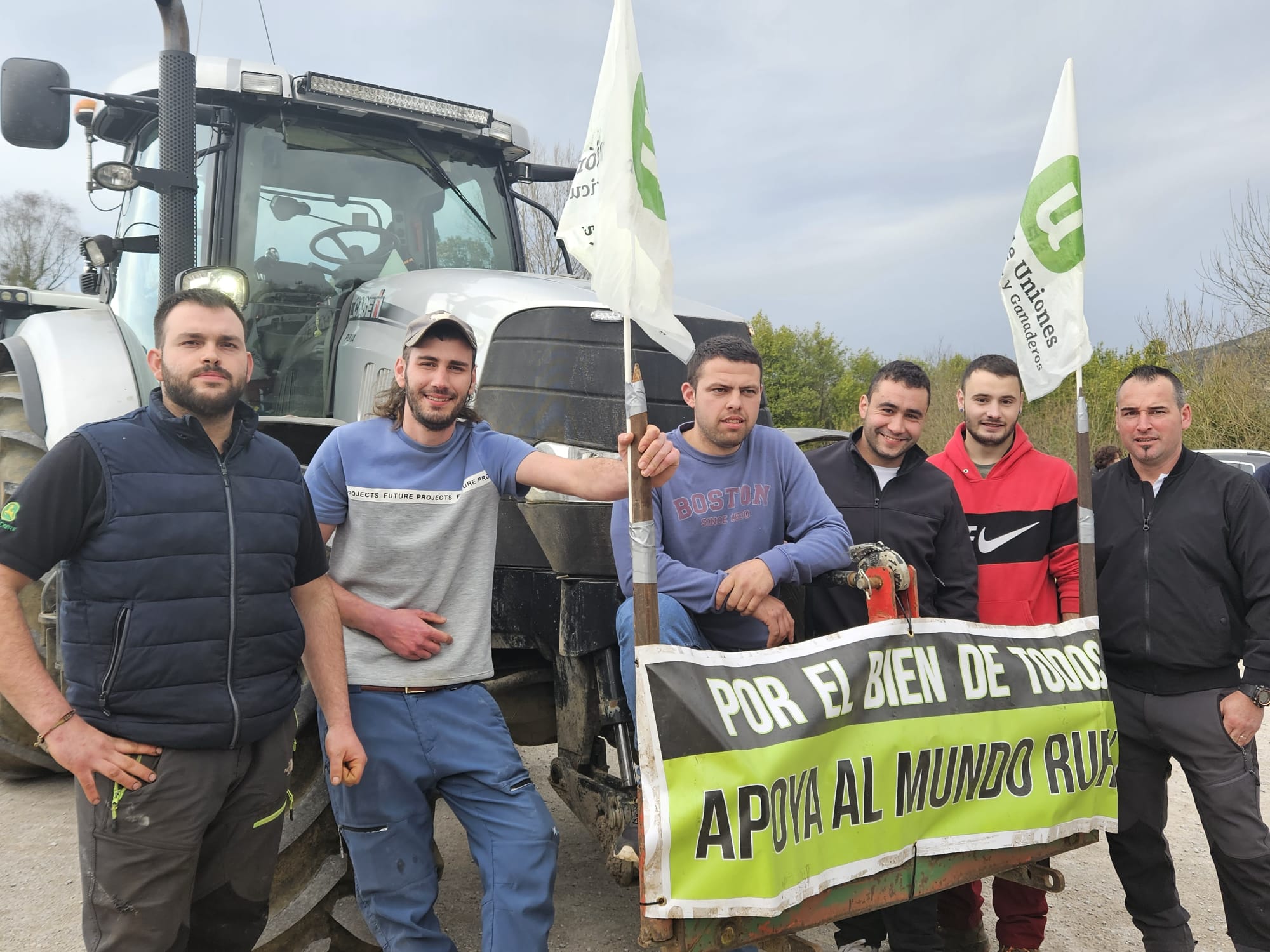 La tractorada se planta en el centro de Oviedo a la espera de que les atienda el Principado