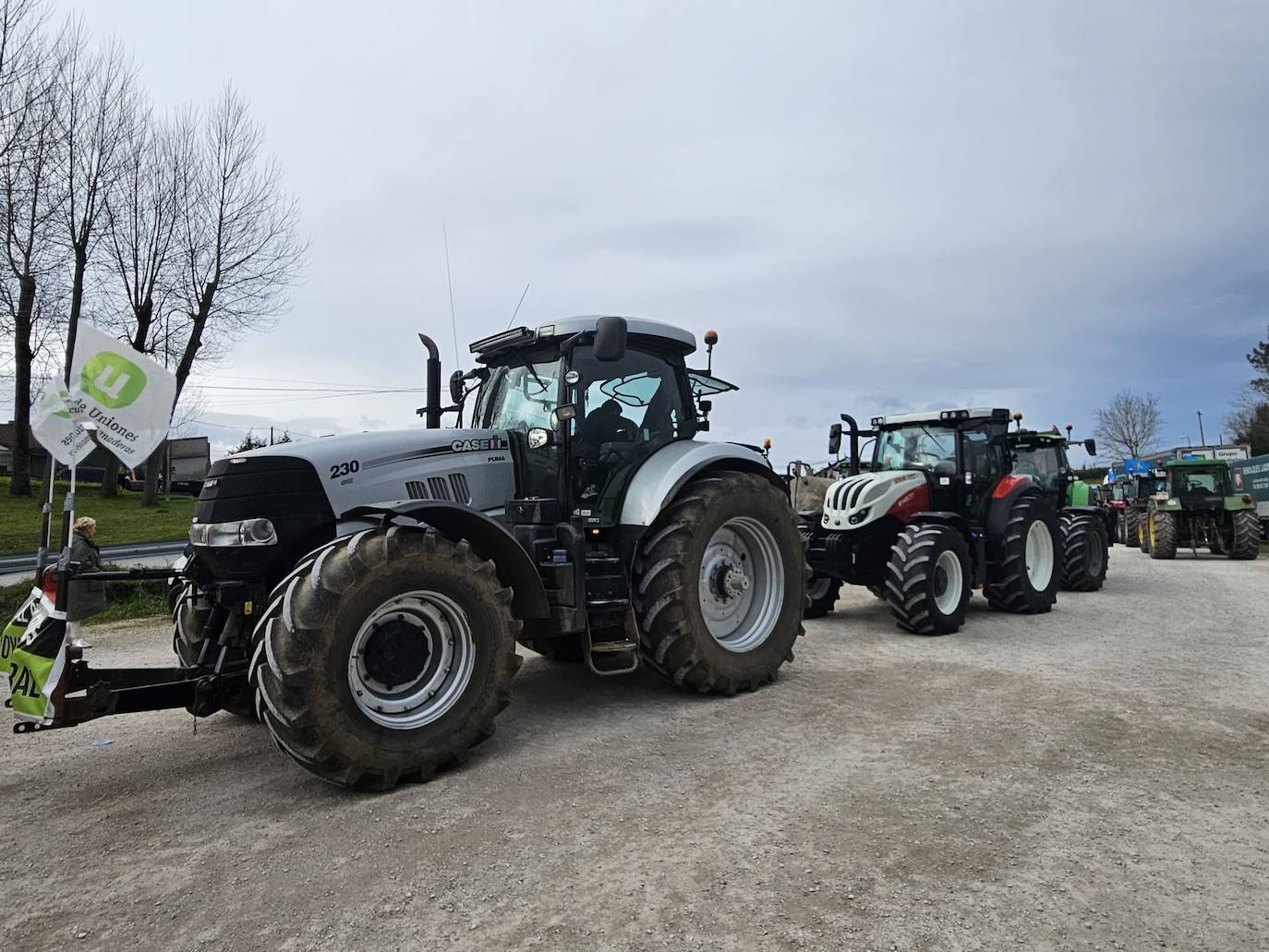 La tractorada se planta en el centro de Oviedo a la espera de que les atienda el Principado