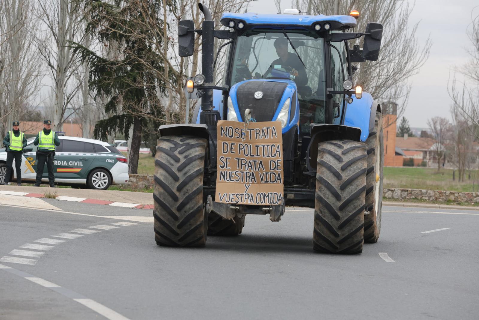 Así hemos contado las protestas, cortes de tráfico e incidencias de las tractoradas en Salamanca