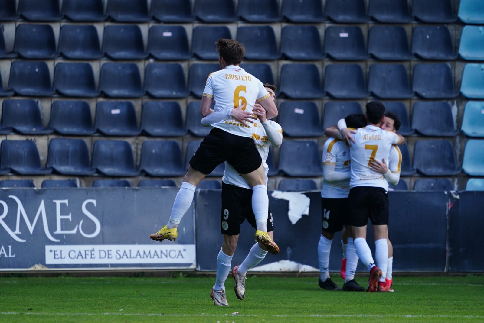Salamanca UDS - Júpiter Leonés: resultado, resumen y goles (2-1)