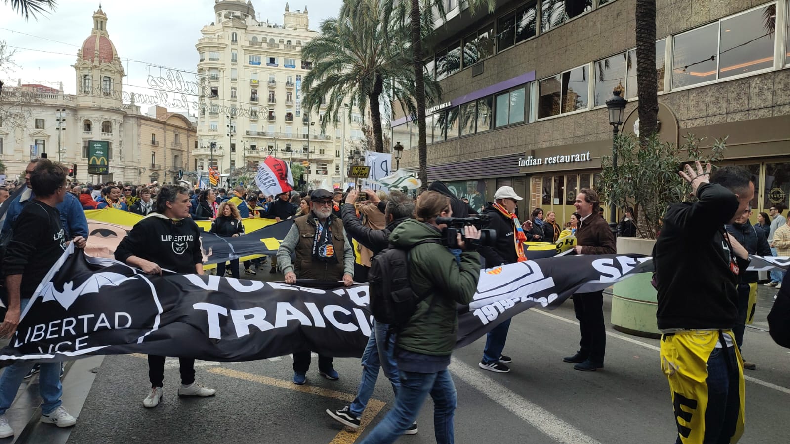 Así hemos contado la manifestación del valencianismo contra Peter Lim