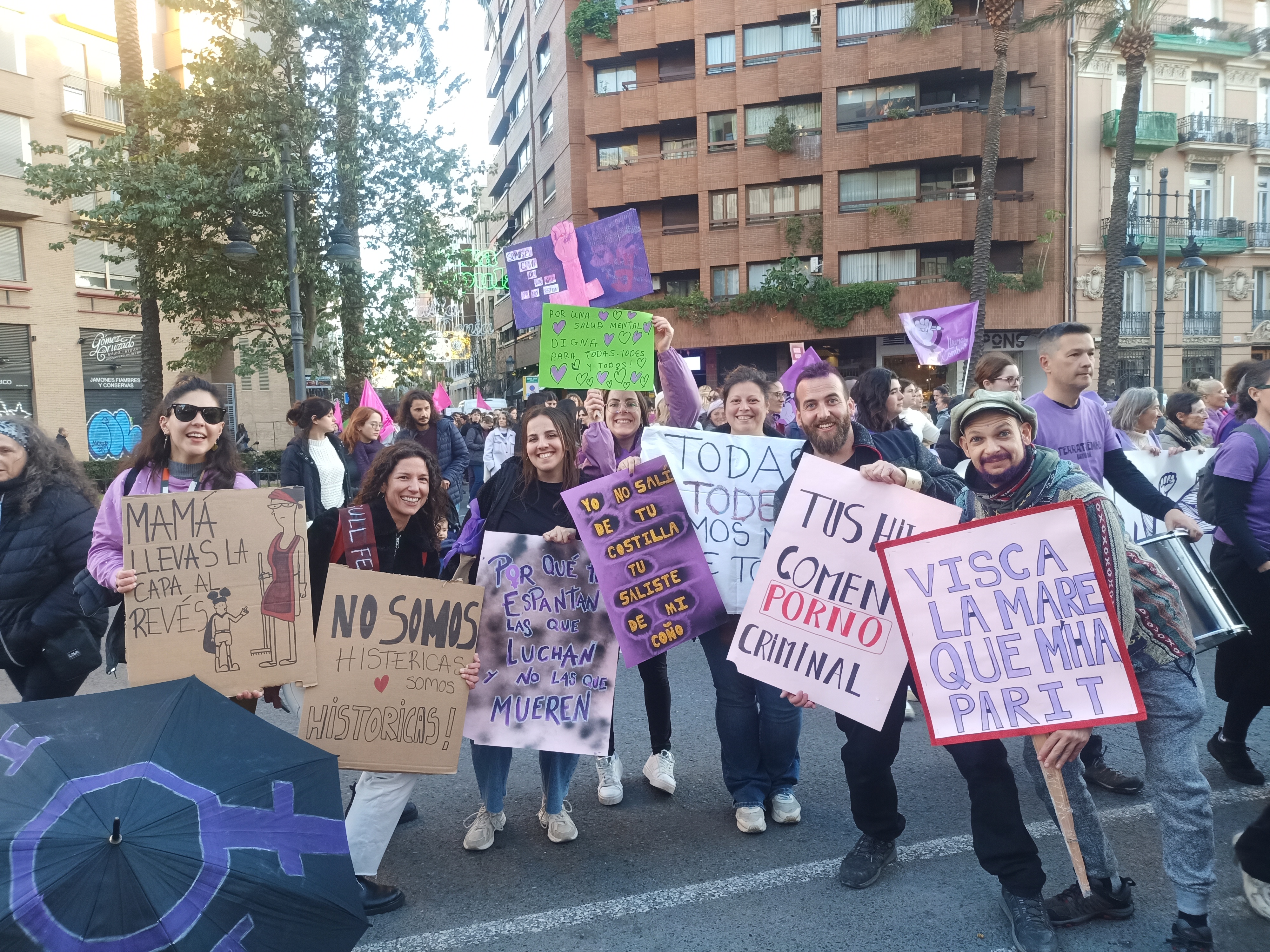 8-M: miles de mujeres claman por sus derechos en las calles de Valencia