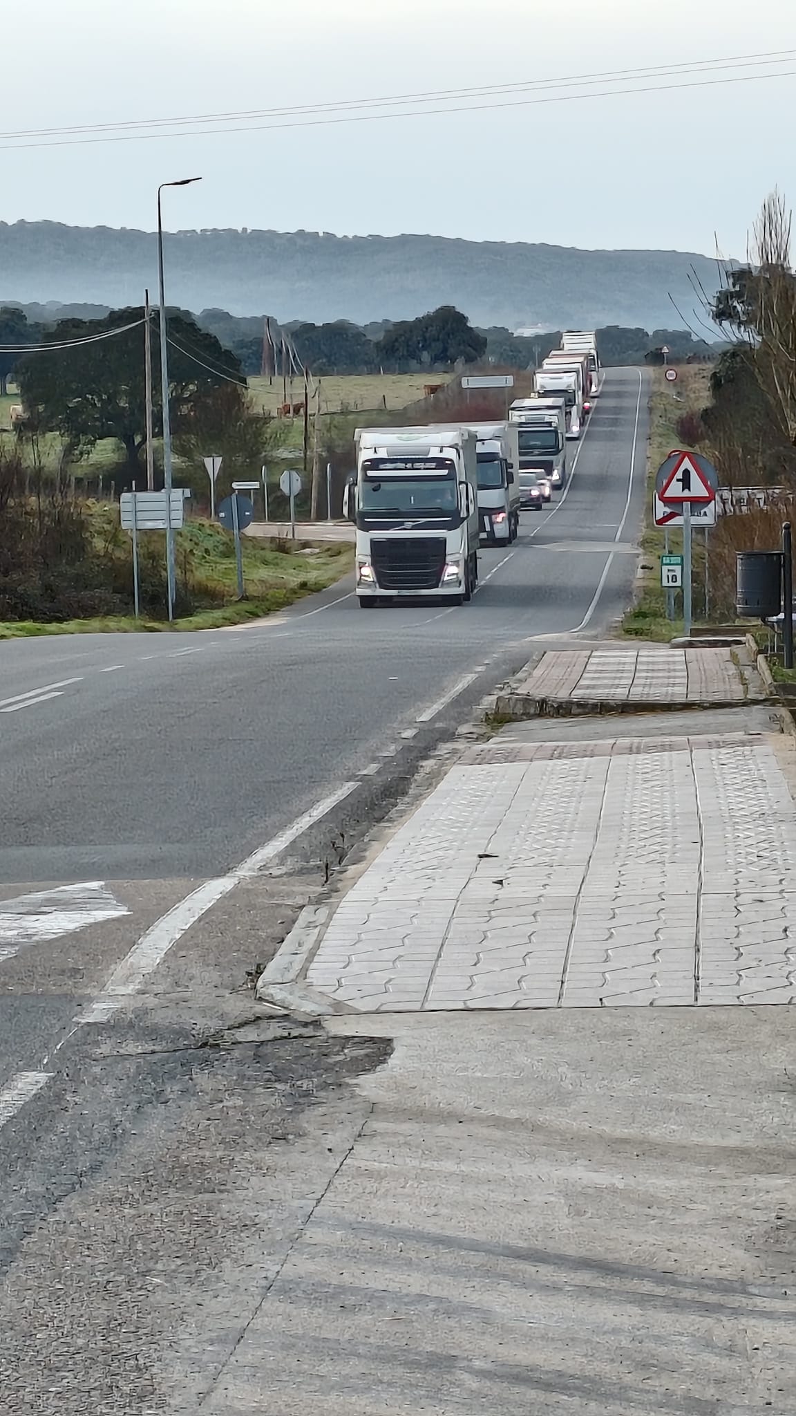 Así te hemos contado la tractorada de este lunes, que ha provocado atascos en la avenida de Zamora