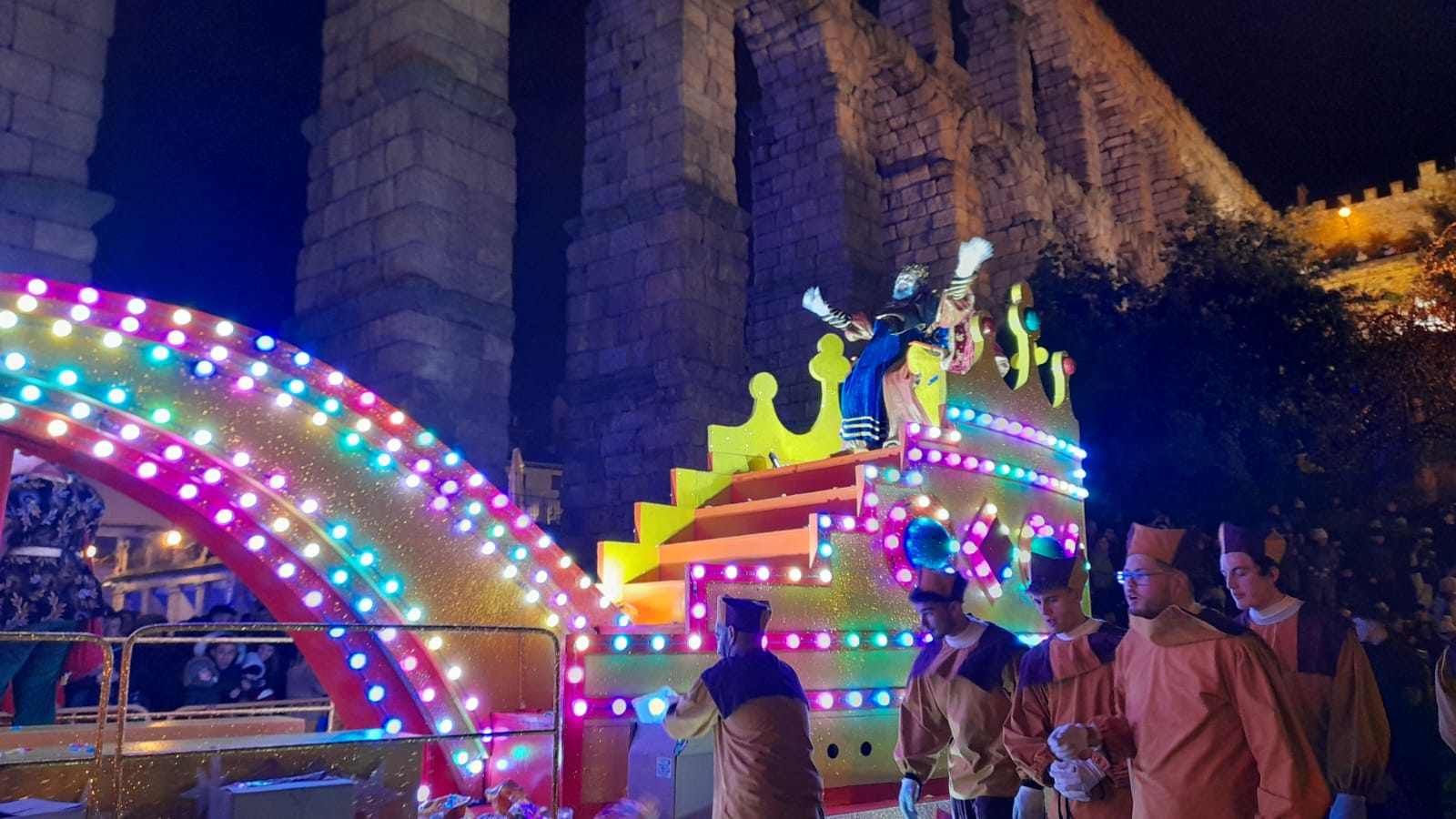 Los Reyes Magos llenan de magia las calles de Segovia