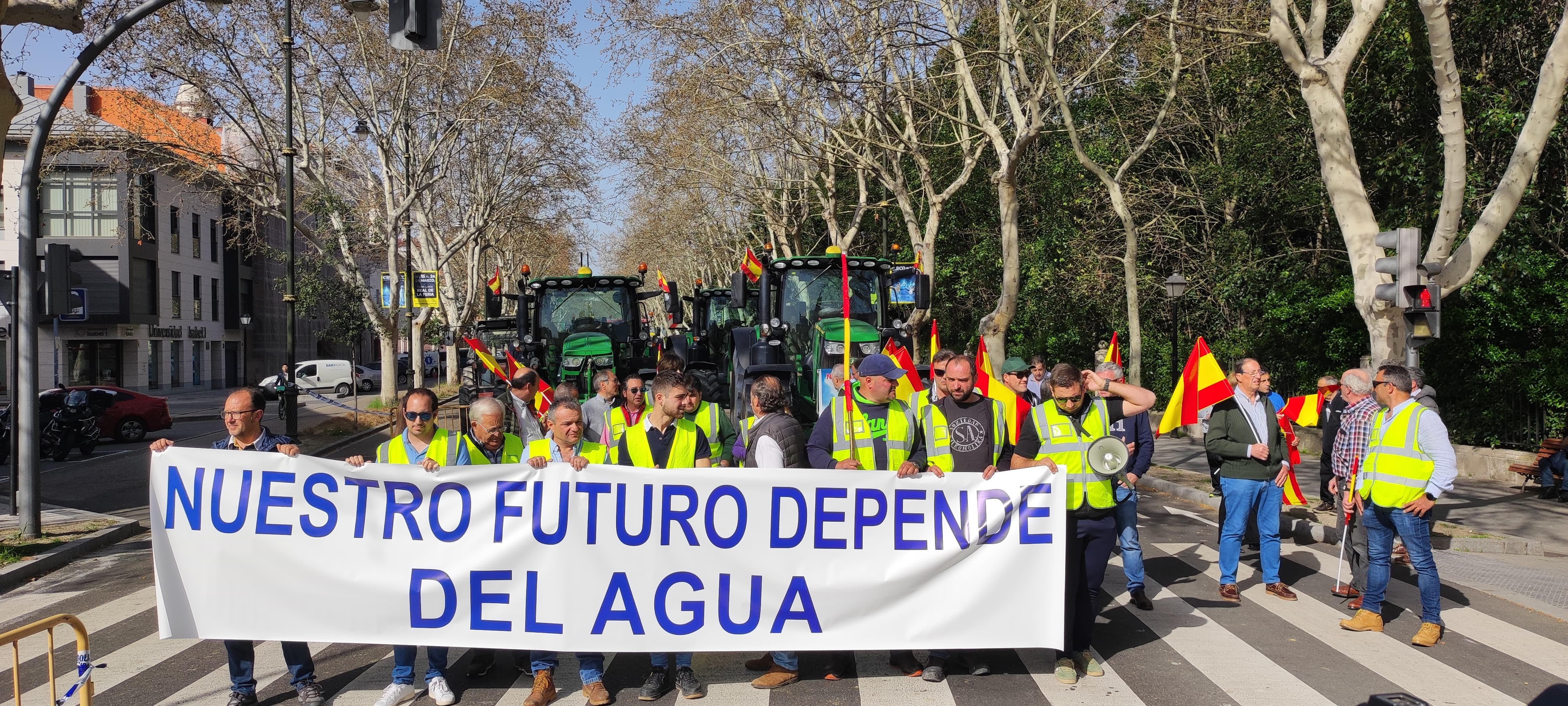 La tractorada llega al final del recorrido, la consejería de Agricultura