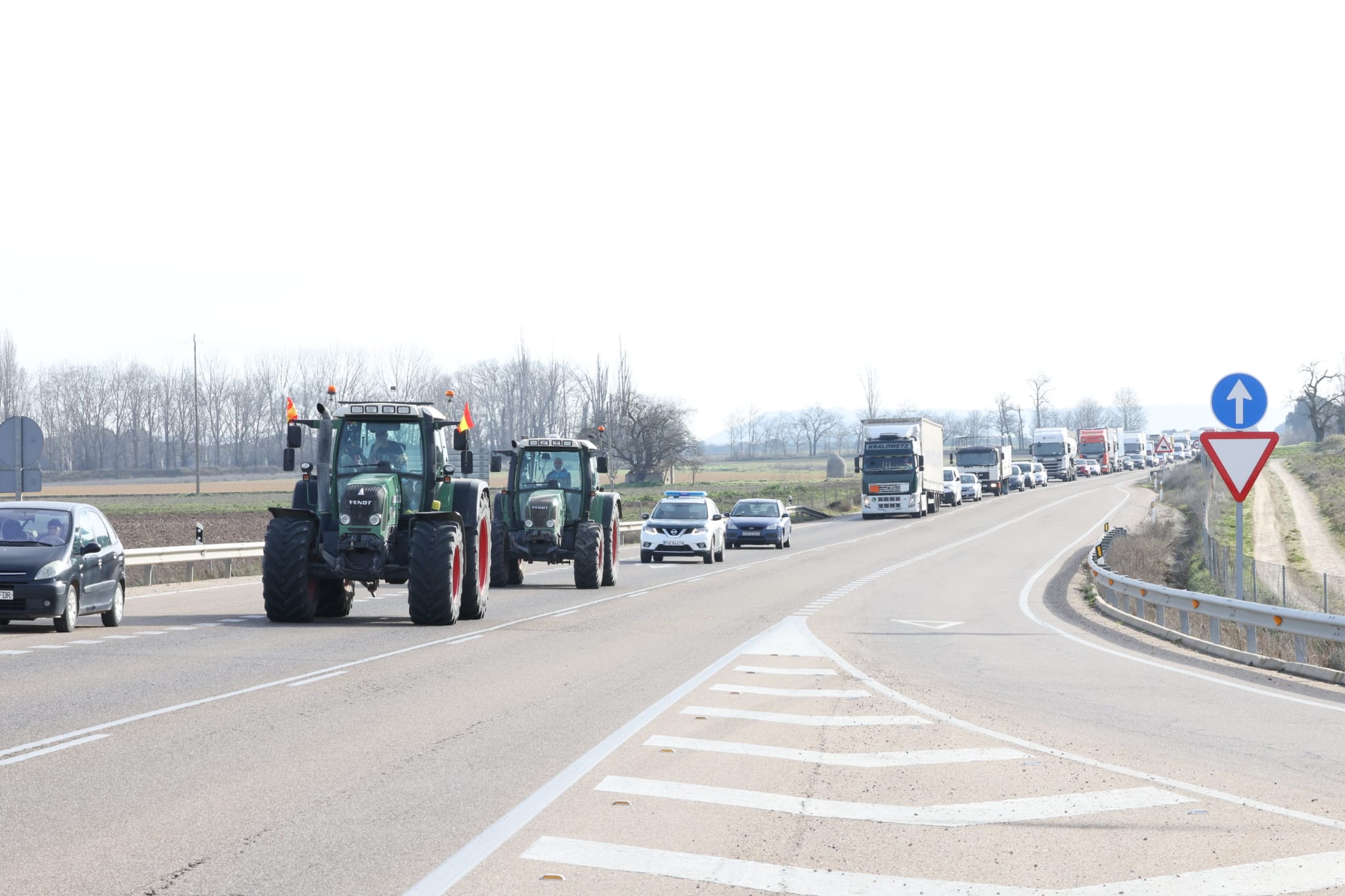 Así te hemos contado la tractorada de este lunes, que ha provocado atascos en la avenida de Zamora