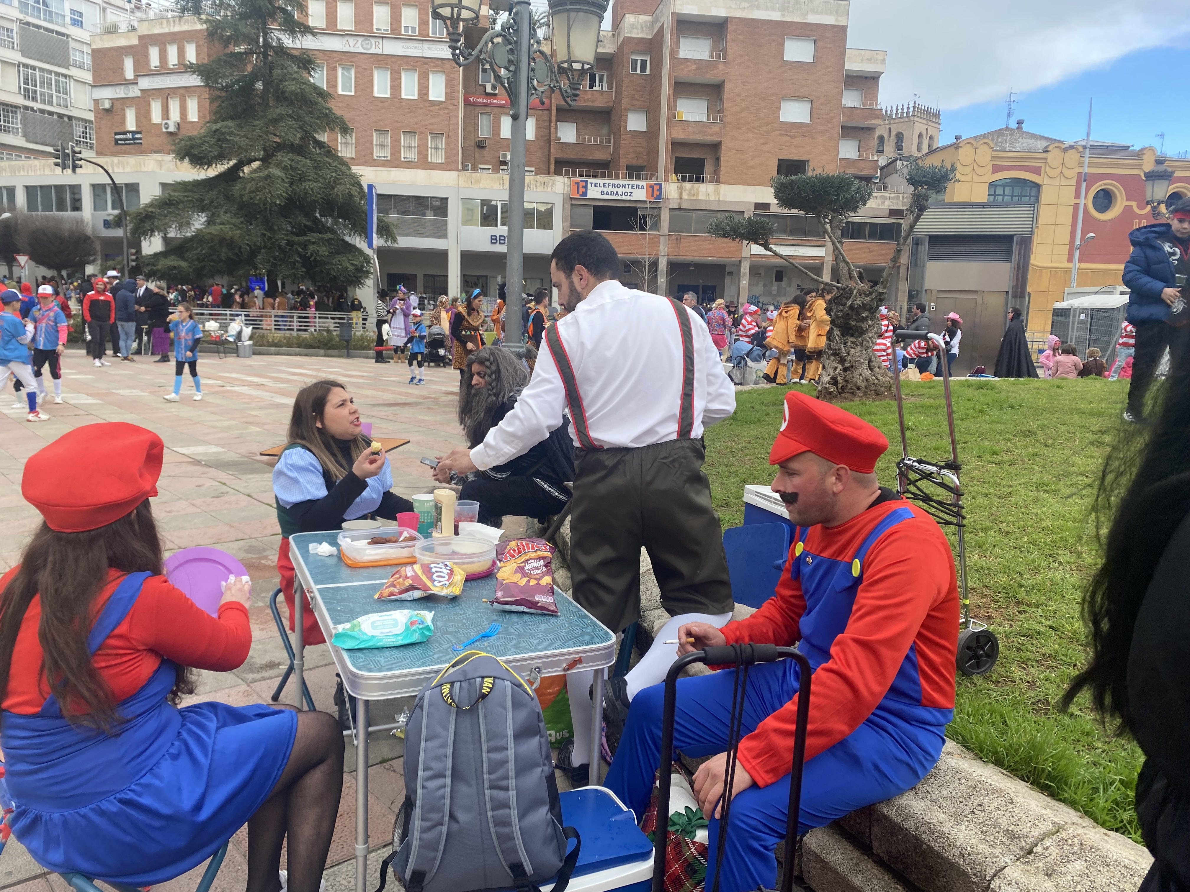 El tiempo da una tregua y llena San Francisco de disfraces