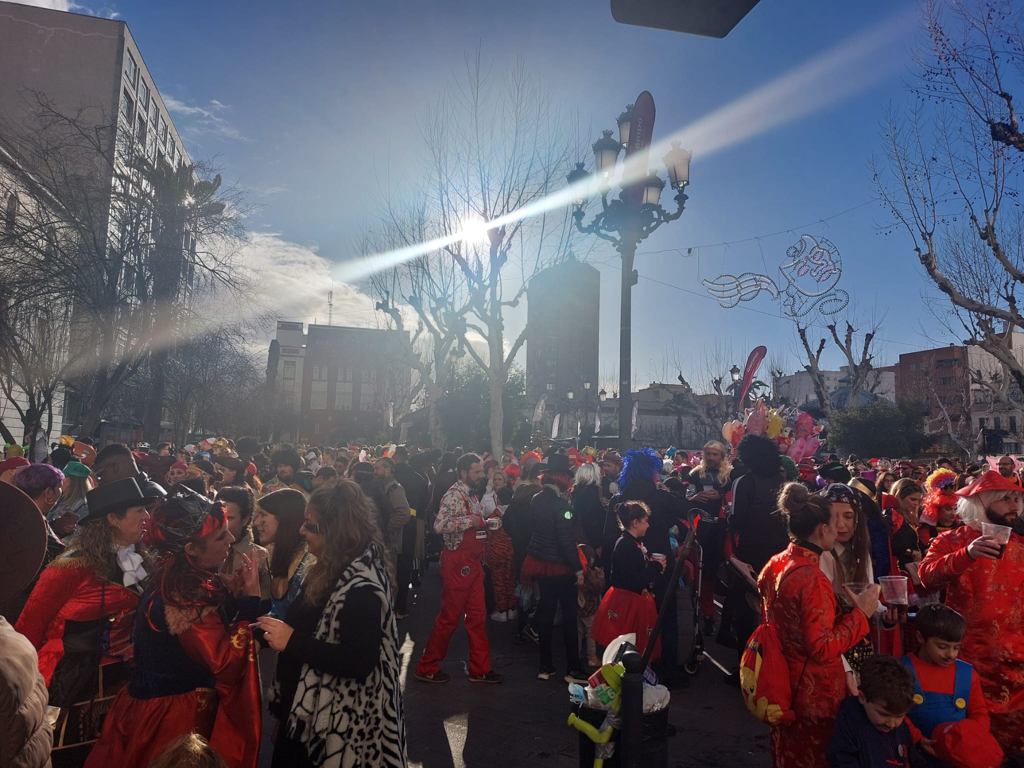 El tiempo da una tregua y llena San Francisco de disfraces