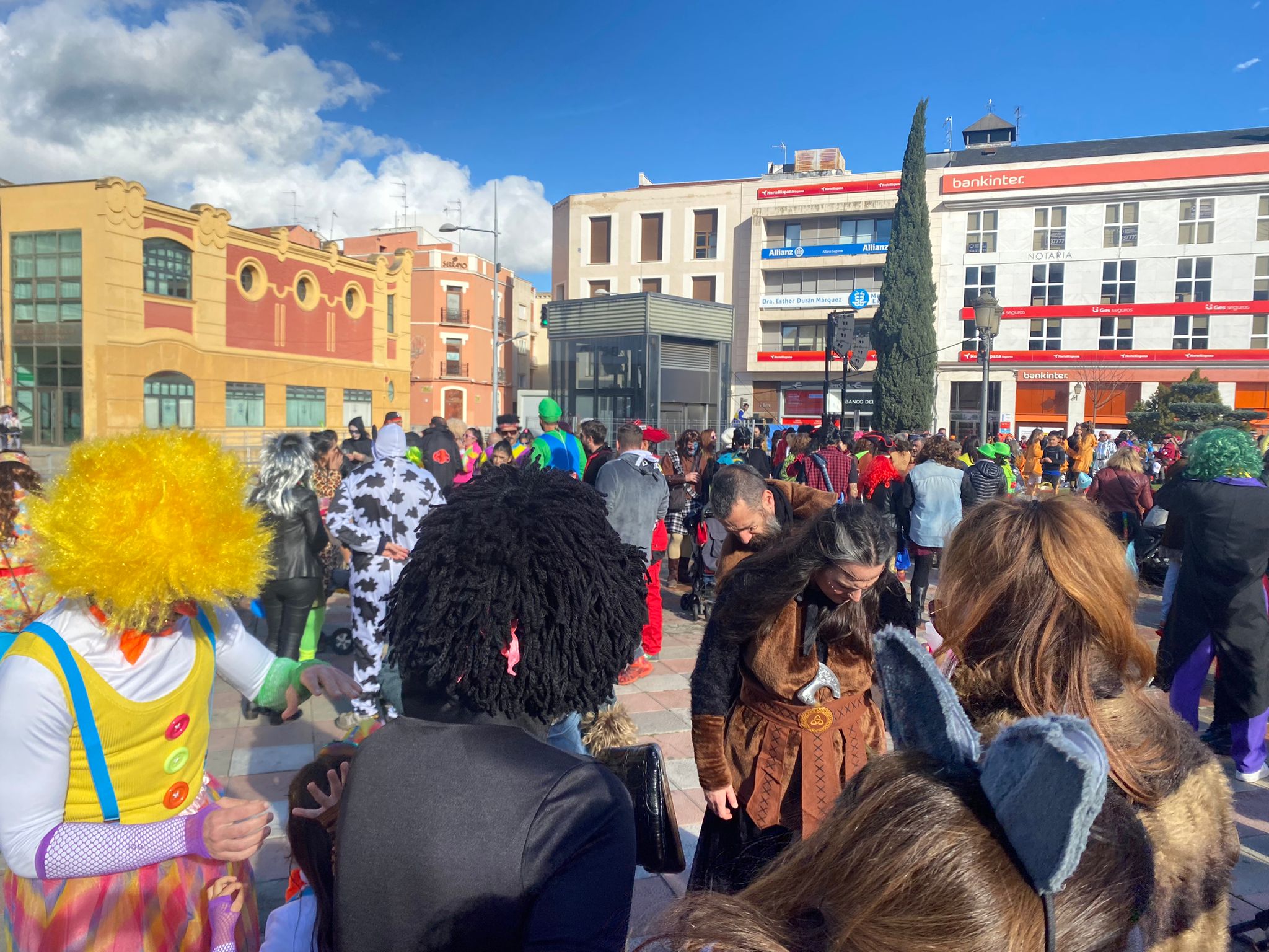 El tiempo da una tregua y llena San Francisco de disfraces