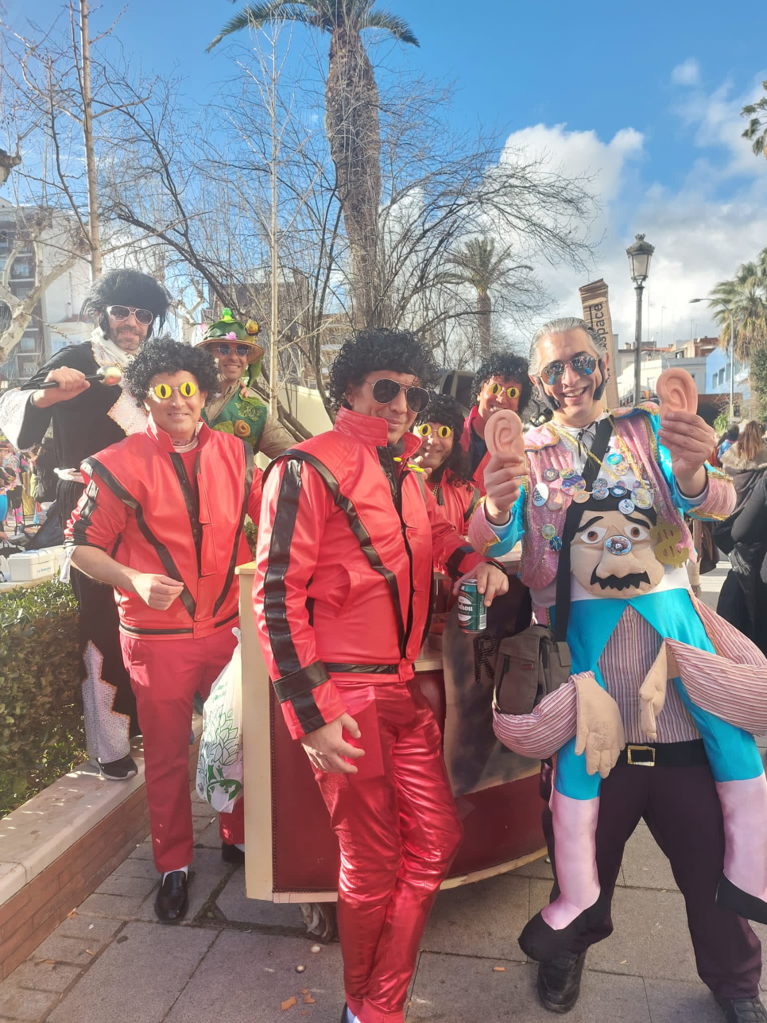 El tiempo da una tregua y llena San Francisco de disfraces