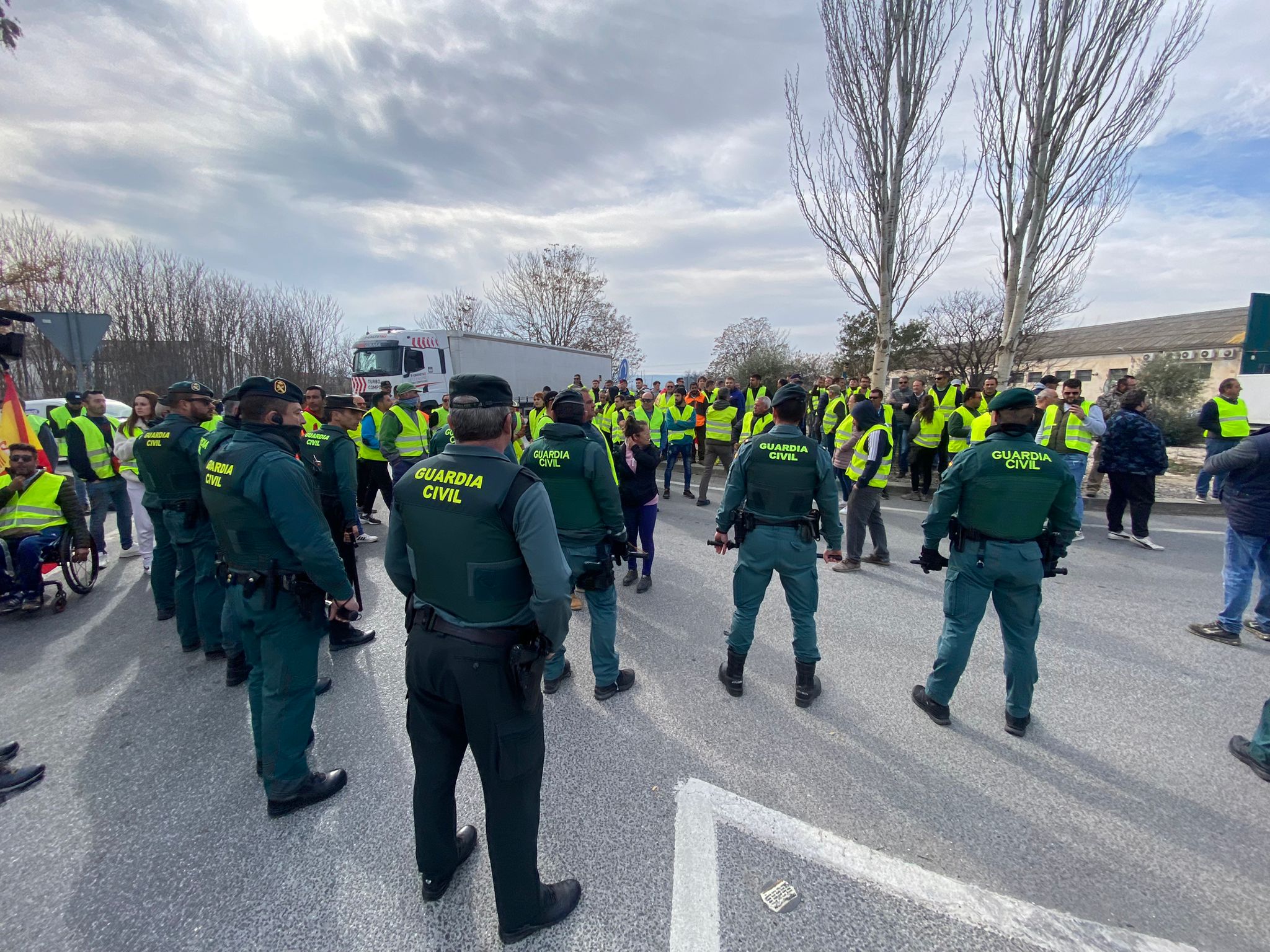 Así hemos contado la segunda jornada de protestas de los agricultores en Granada
