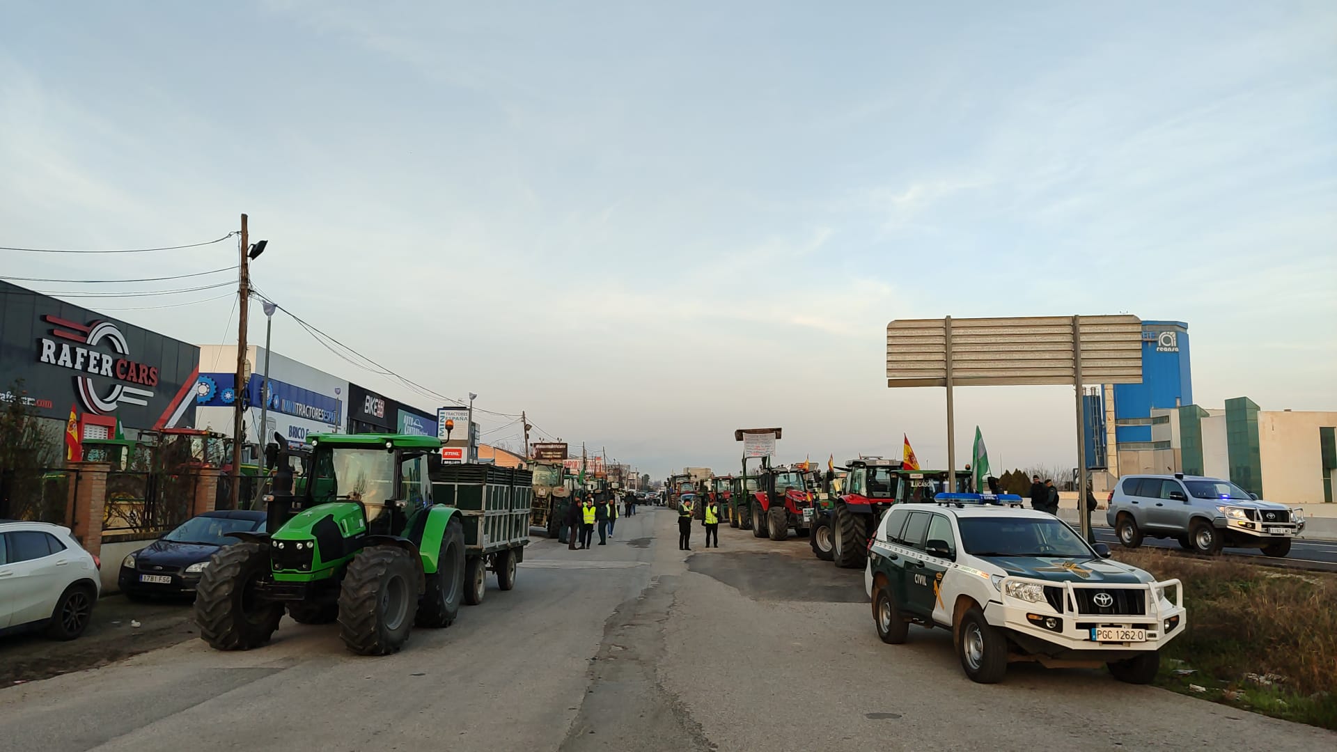 Así hemos contado la segunda jornada de protestas de los agricultores en Granada