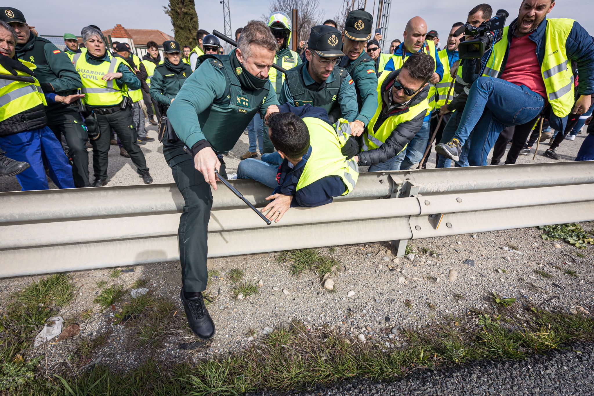 Así hemos contado la segunda jornada de protestas de los agricultores en Granada