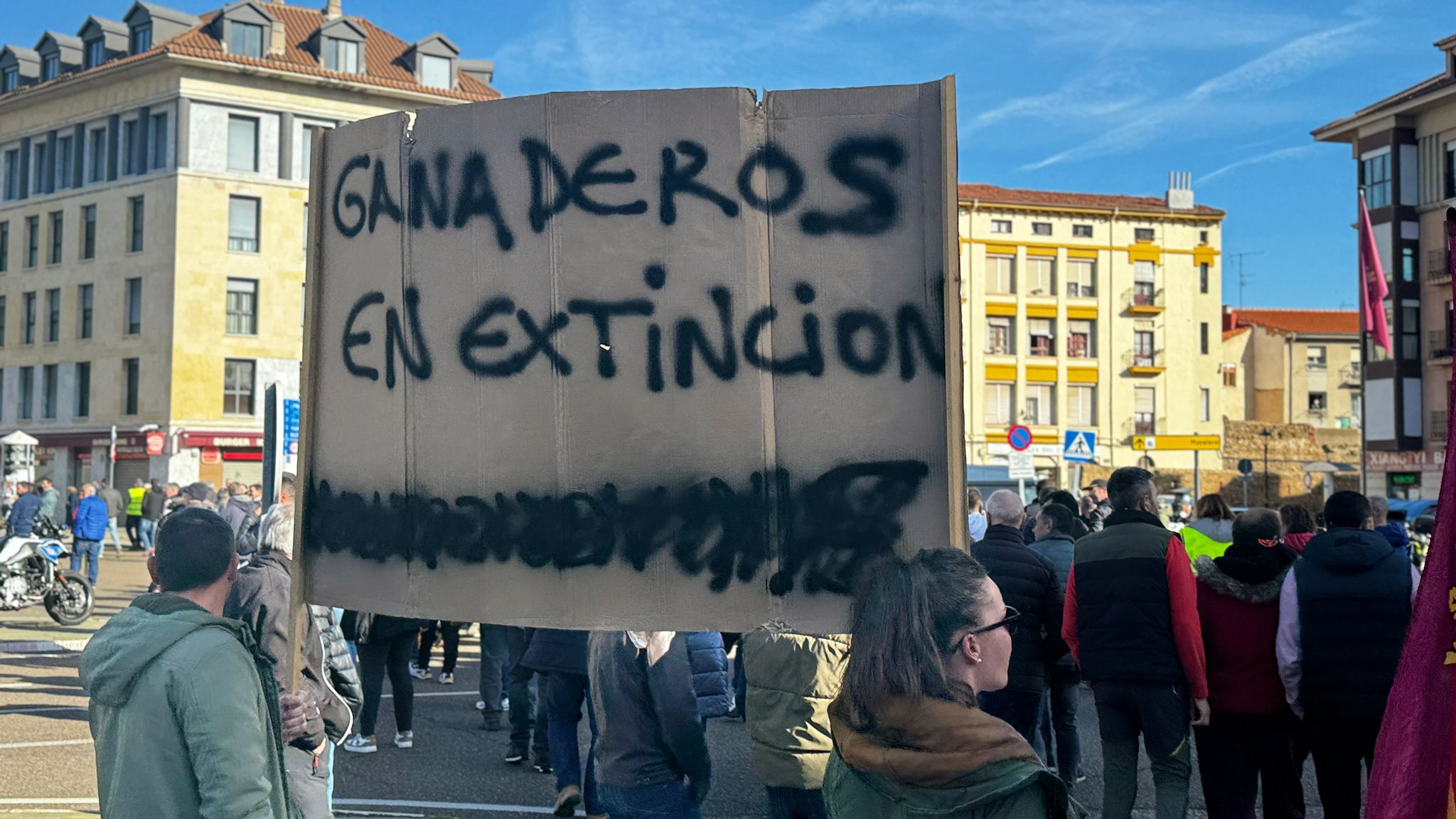 En directo | Los tractores se dirigen a la capital desde diferentes puntos