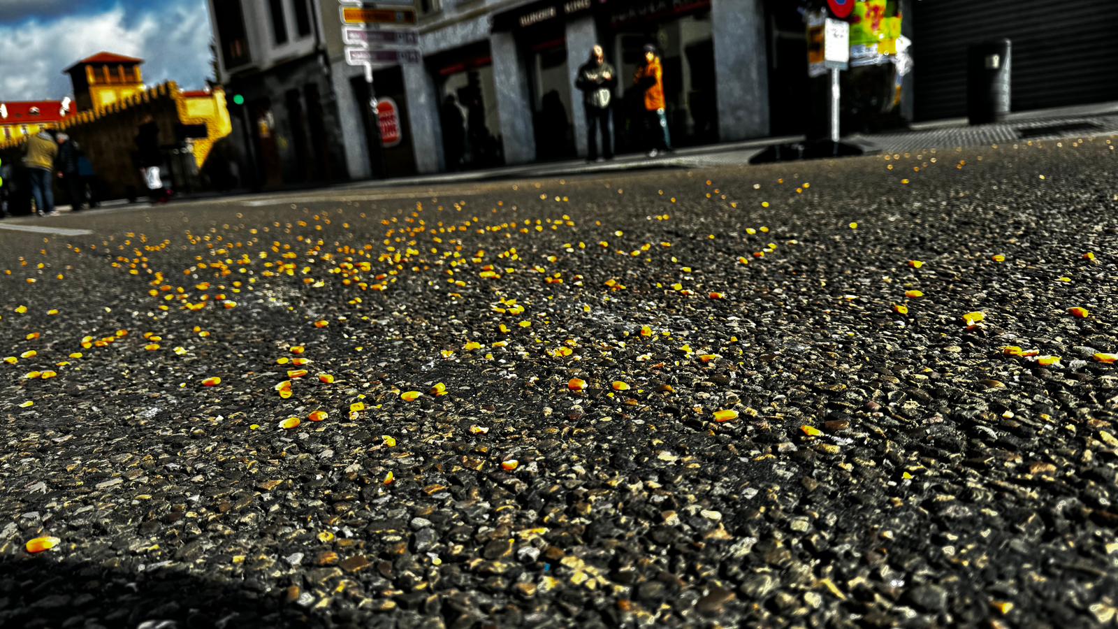 La manifestación llega a la delegación de la Junta exigiendo «precios justos»