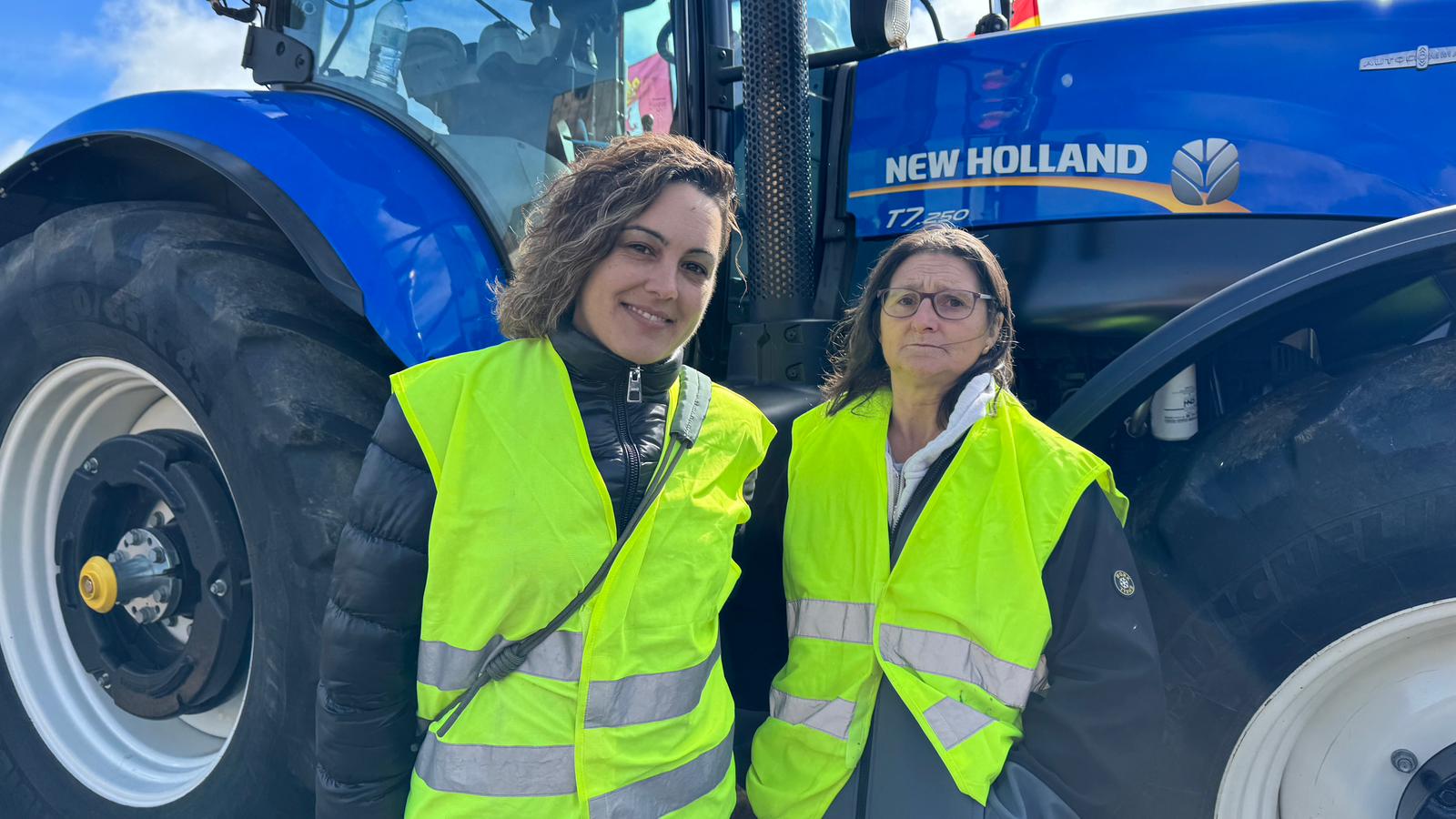 La manifestación llega a la delegación de la Junta exigiendo «precios justos»