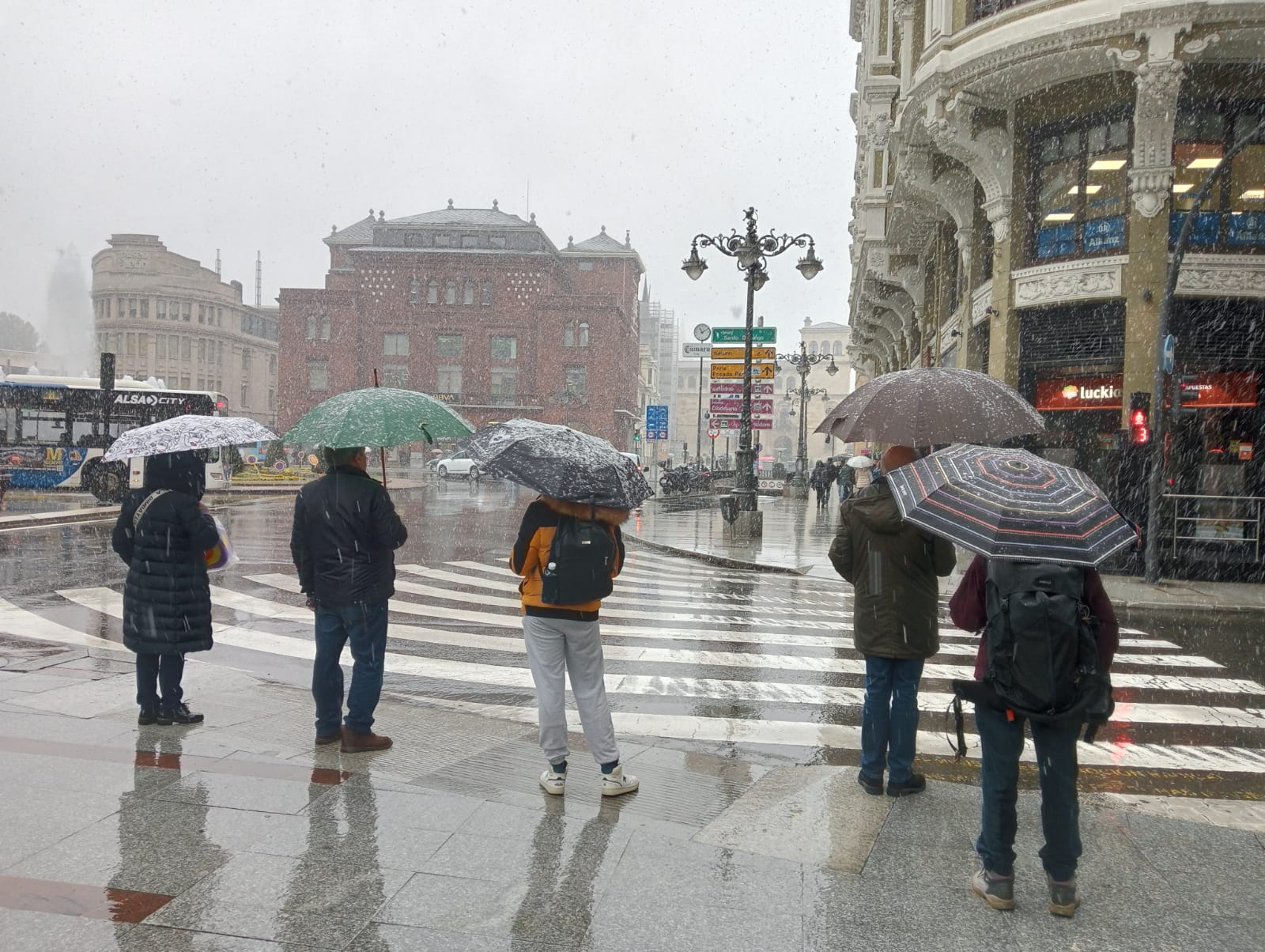El temporal de nieve cubre de blanco la provincia de León