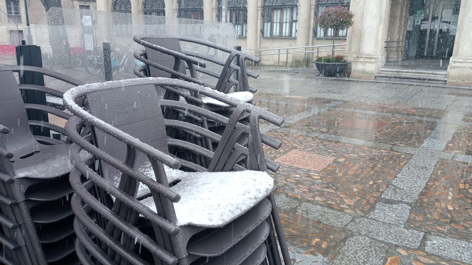 El temporal de nieve cubre de blanco la provincia de León