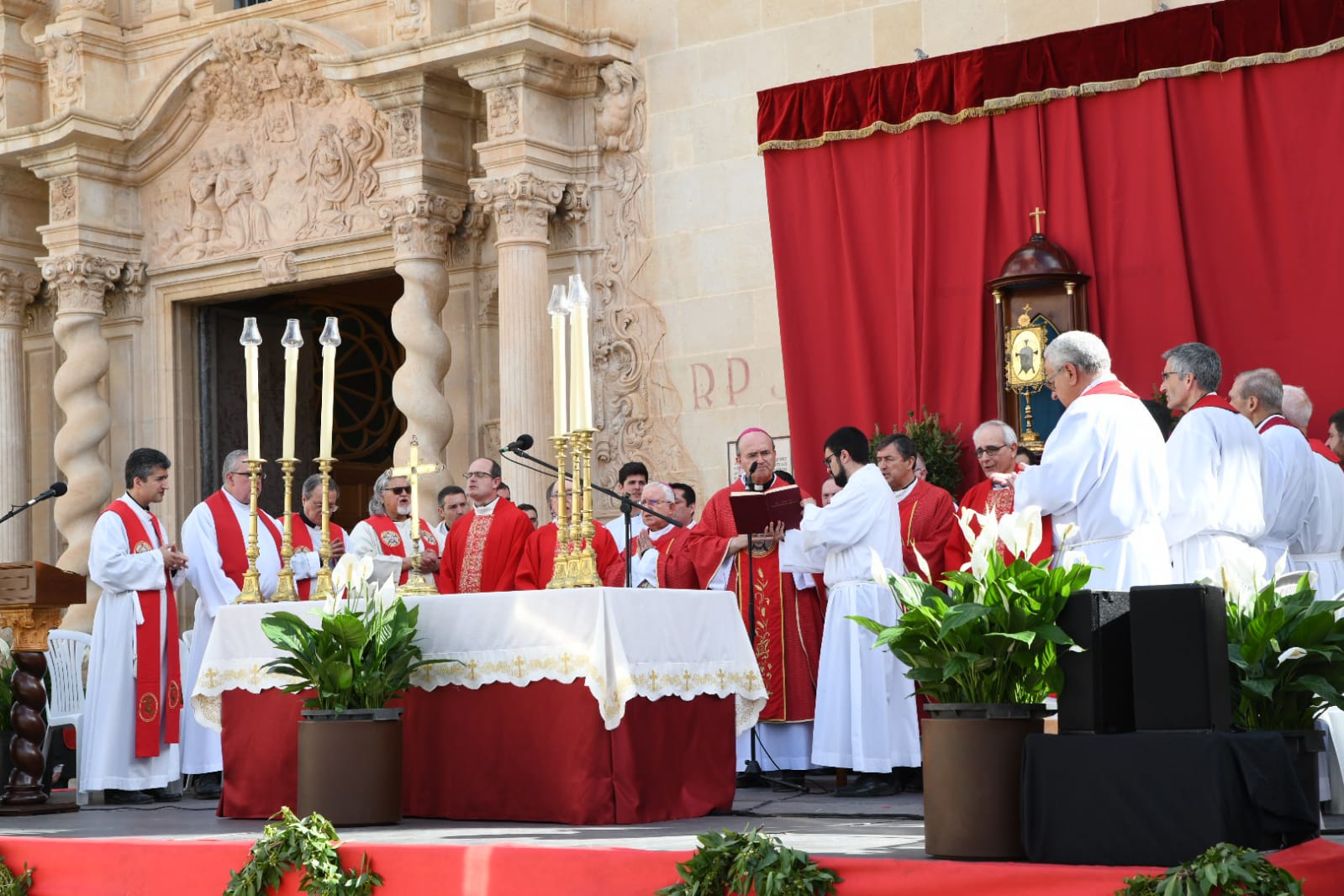 Así te hemos contado la Santa Faz 2024: Récord de participación con 330.000 peregrinos